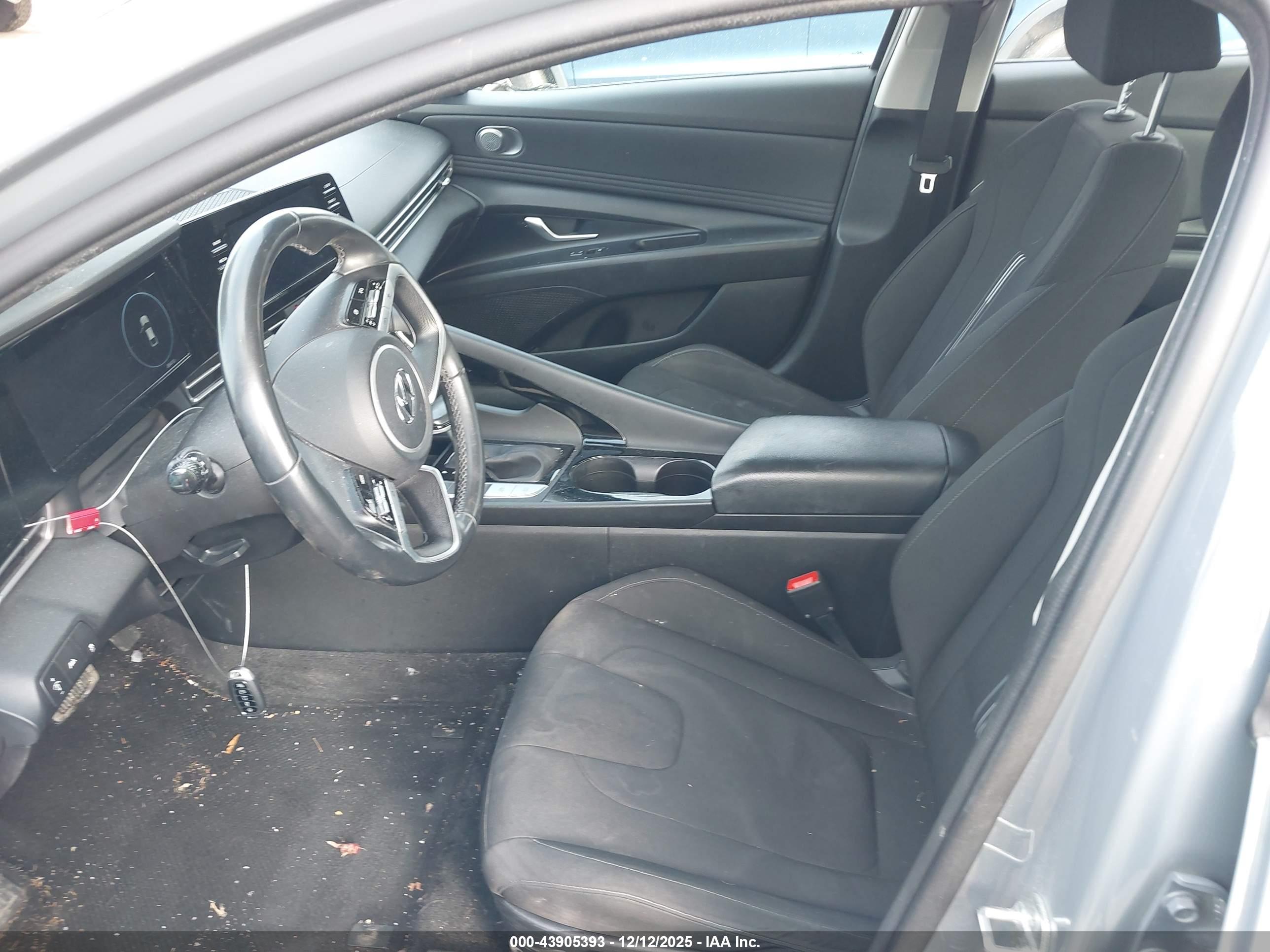 HYUNDAI ELANTRA image 5