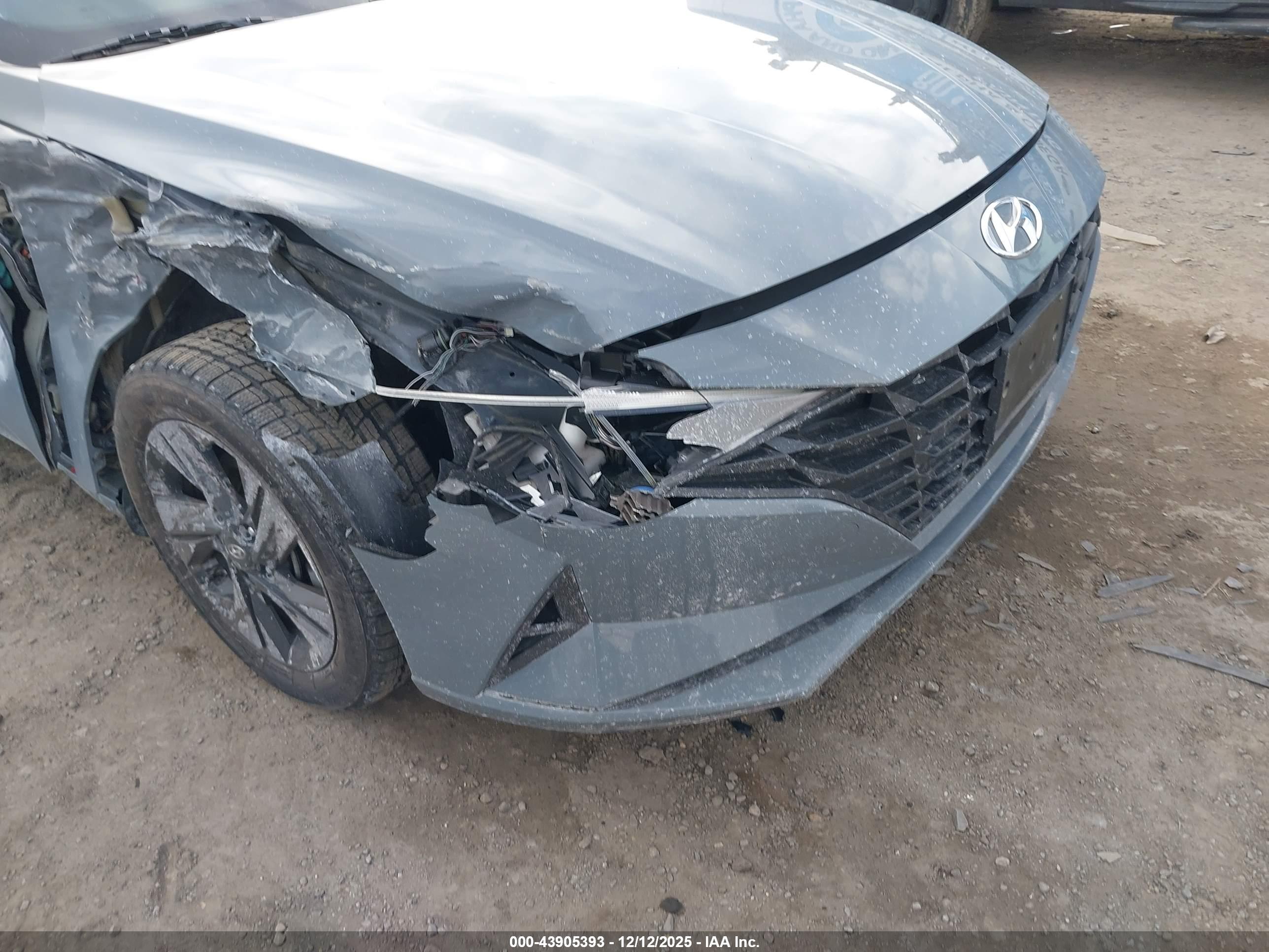 HYUNDAI ELANTRA image 6