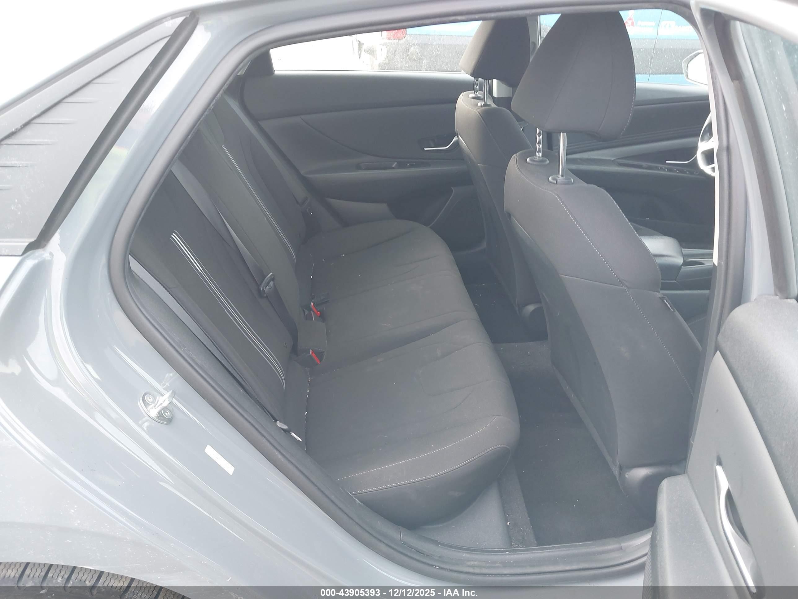 HYUNDAI ELANTRA image 8