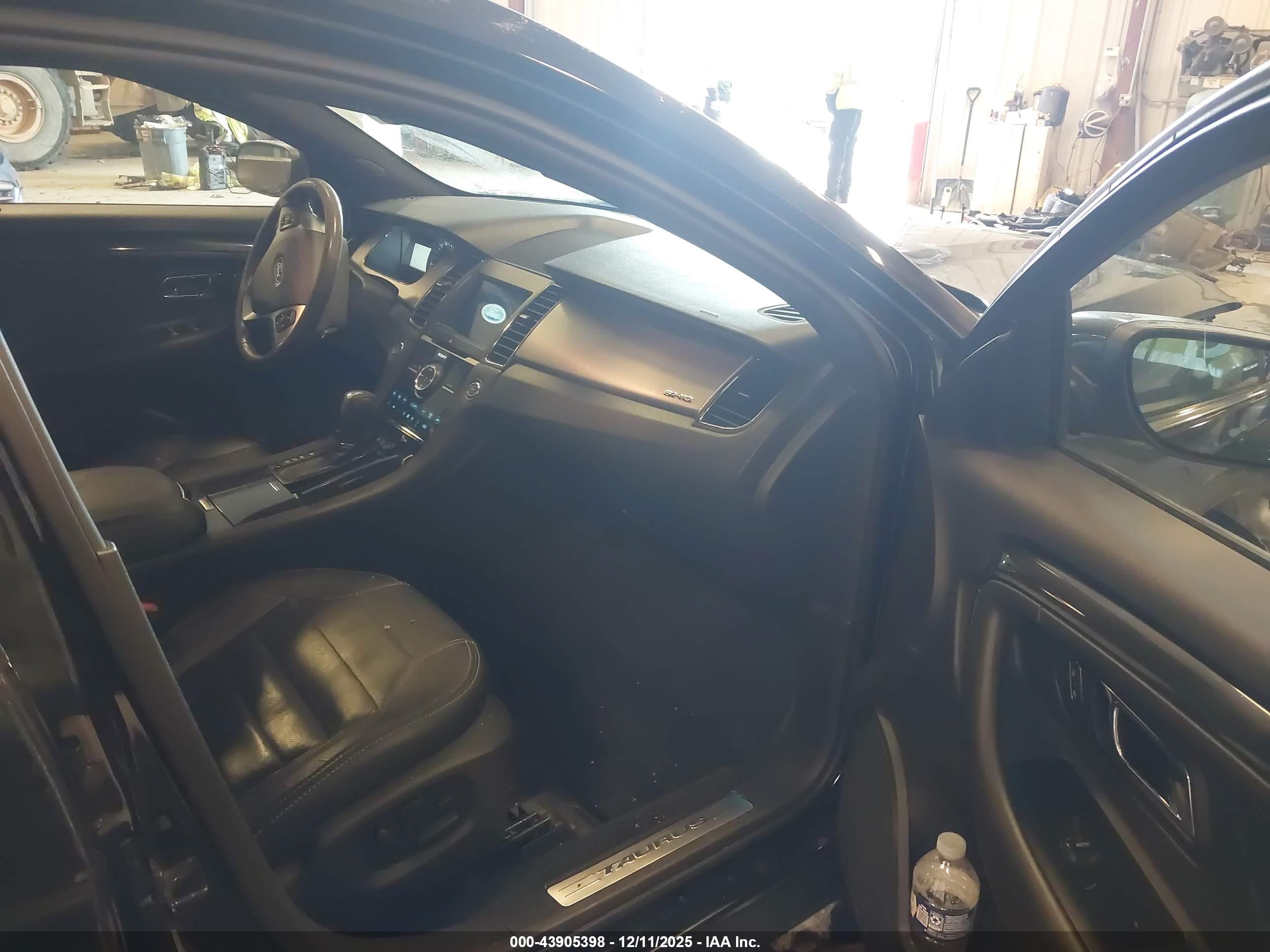 FORD TAURUS image 5