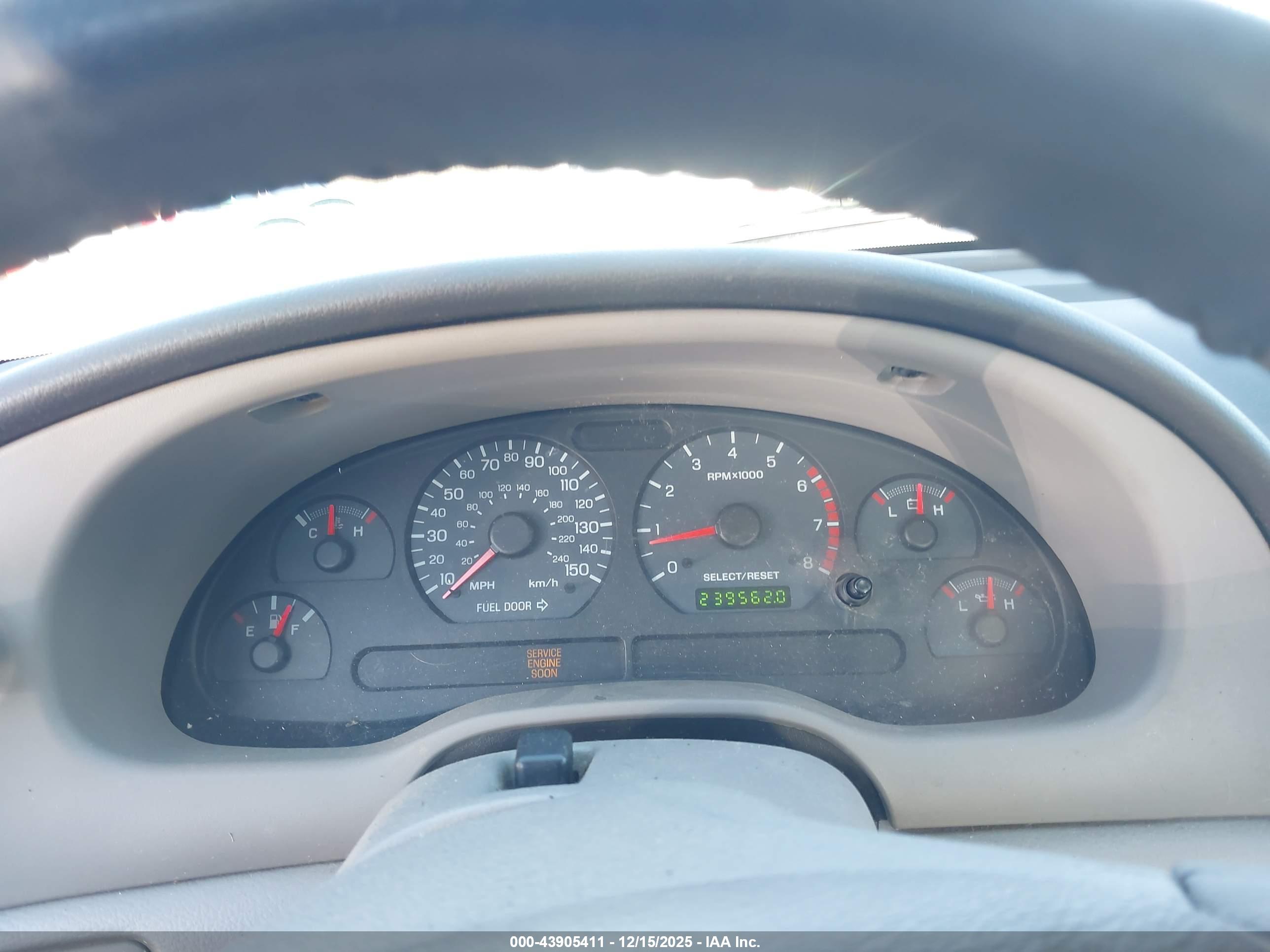 FORD MUSTANG image 7