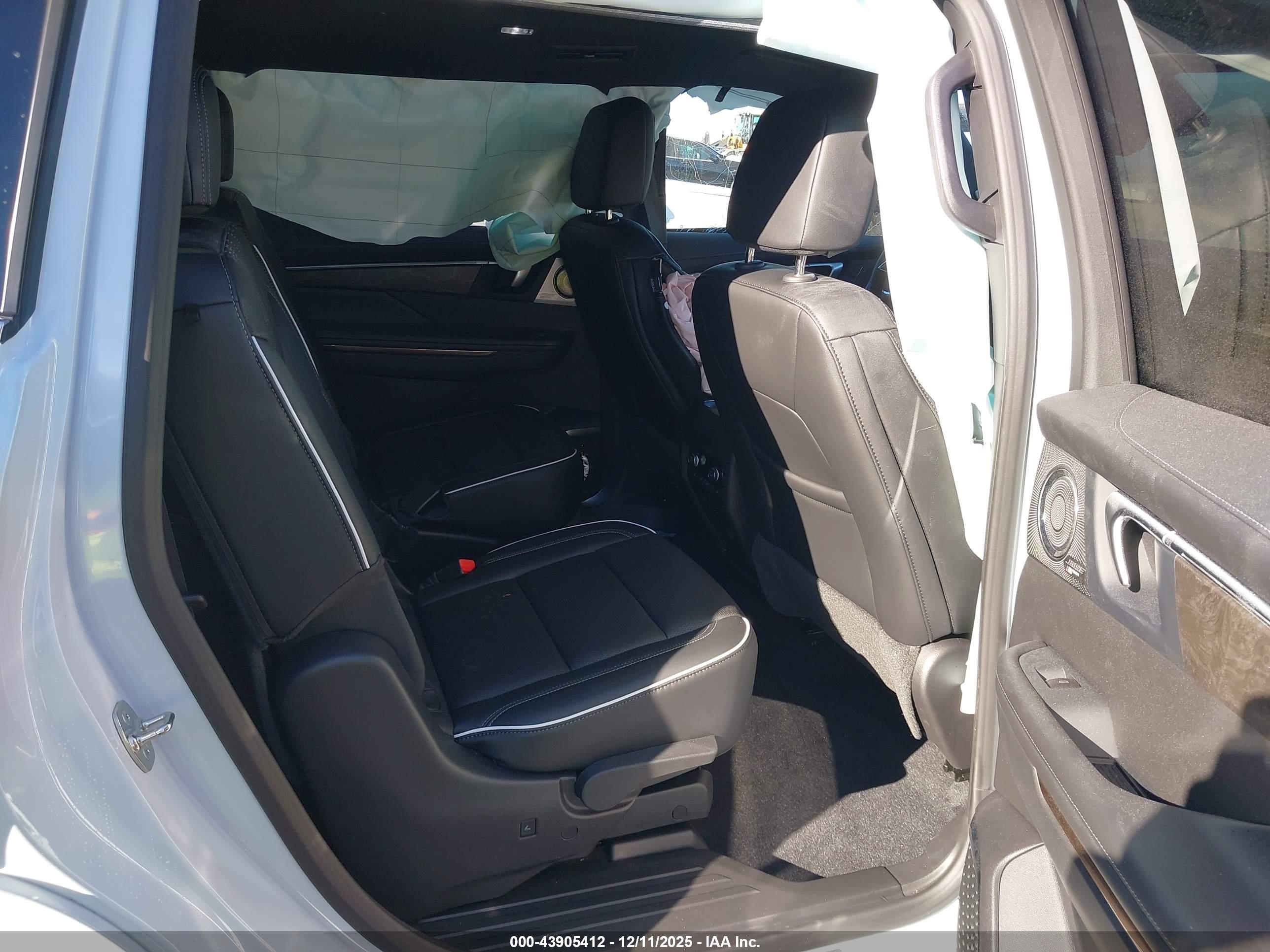 BUICK ENCLAVE image 8