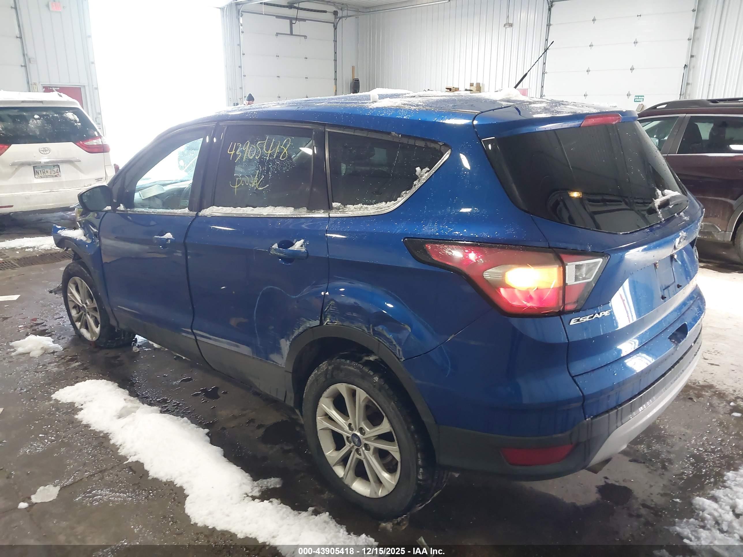 FORD ESCAPE image 3