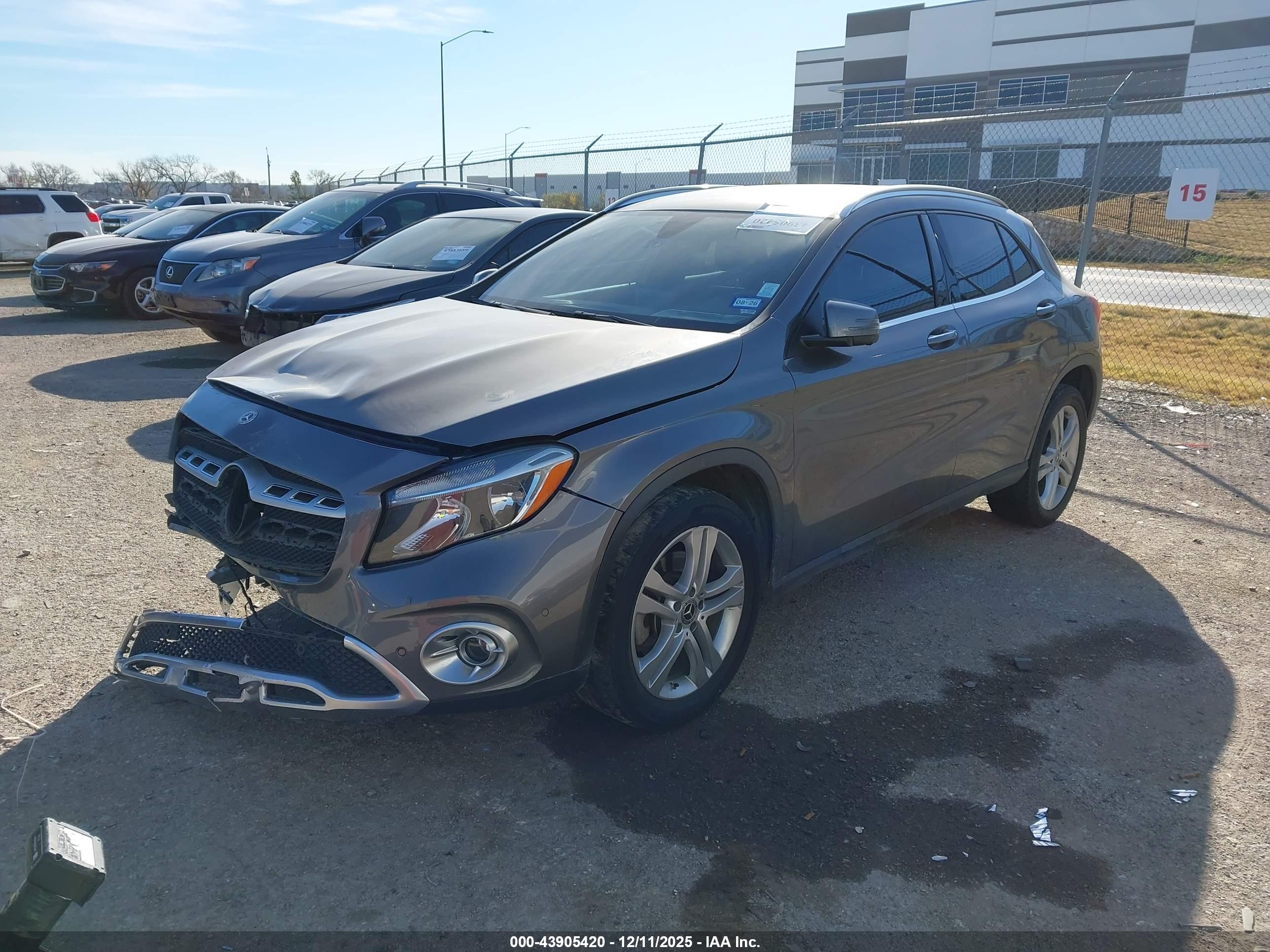 MERCEDES-BENZ GLA image 2
