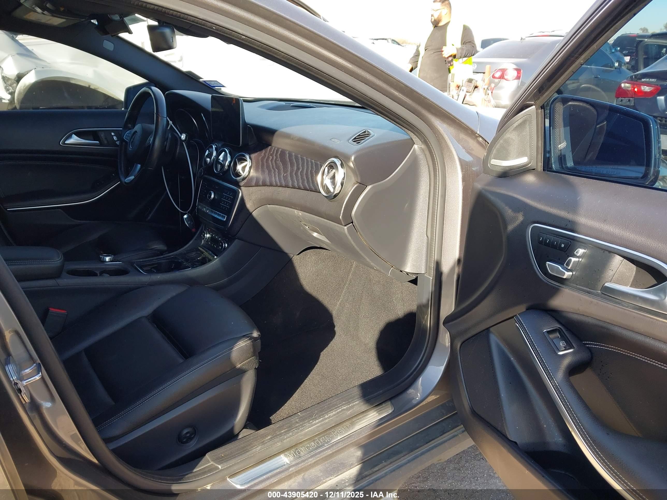 MERCEDES-BENZ GLA image 5