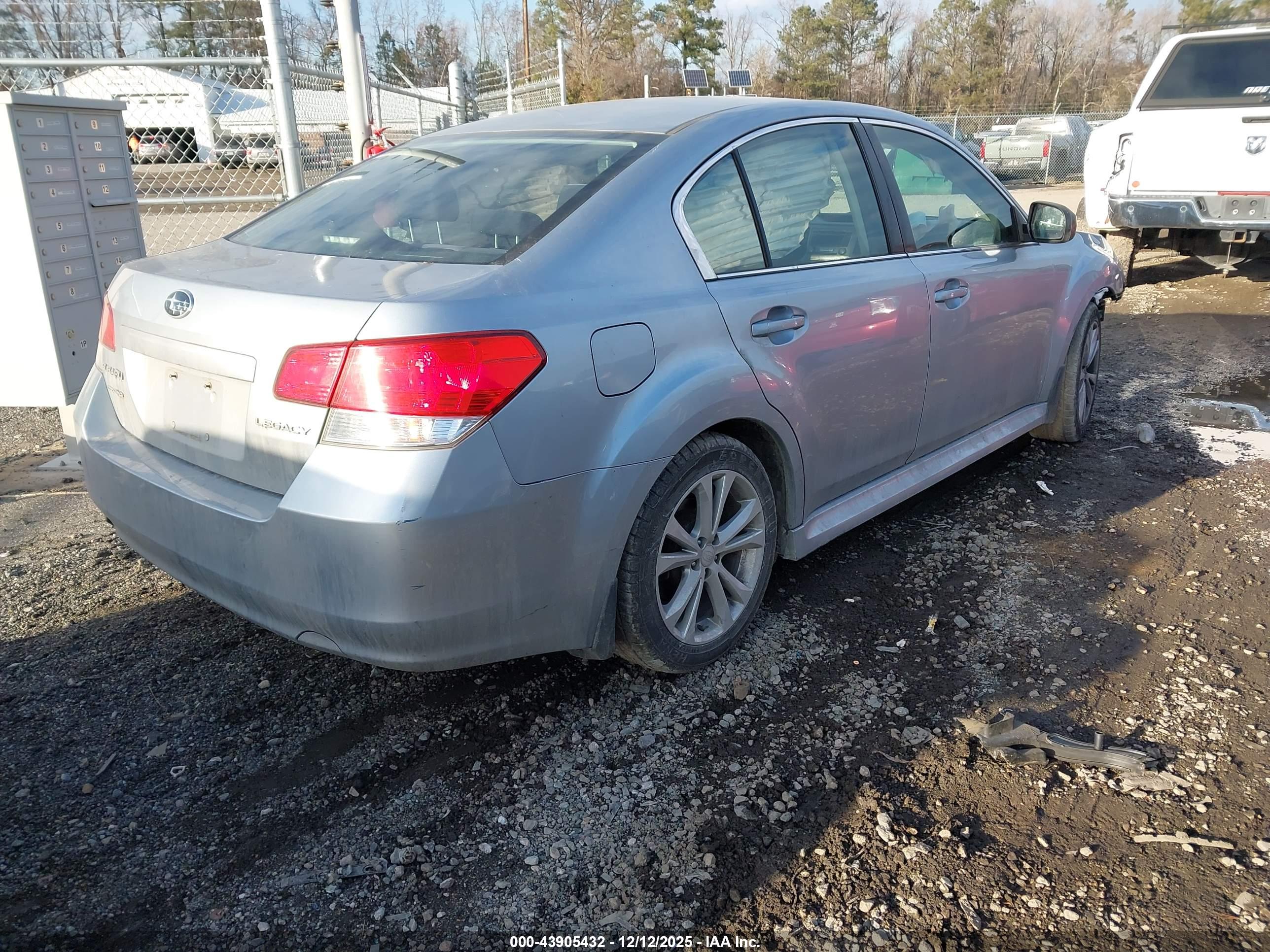 SUBARU LEGACY image 4
