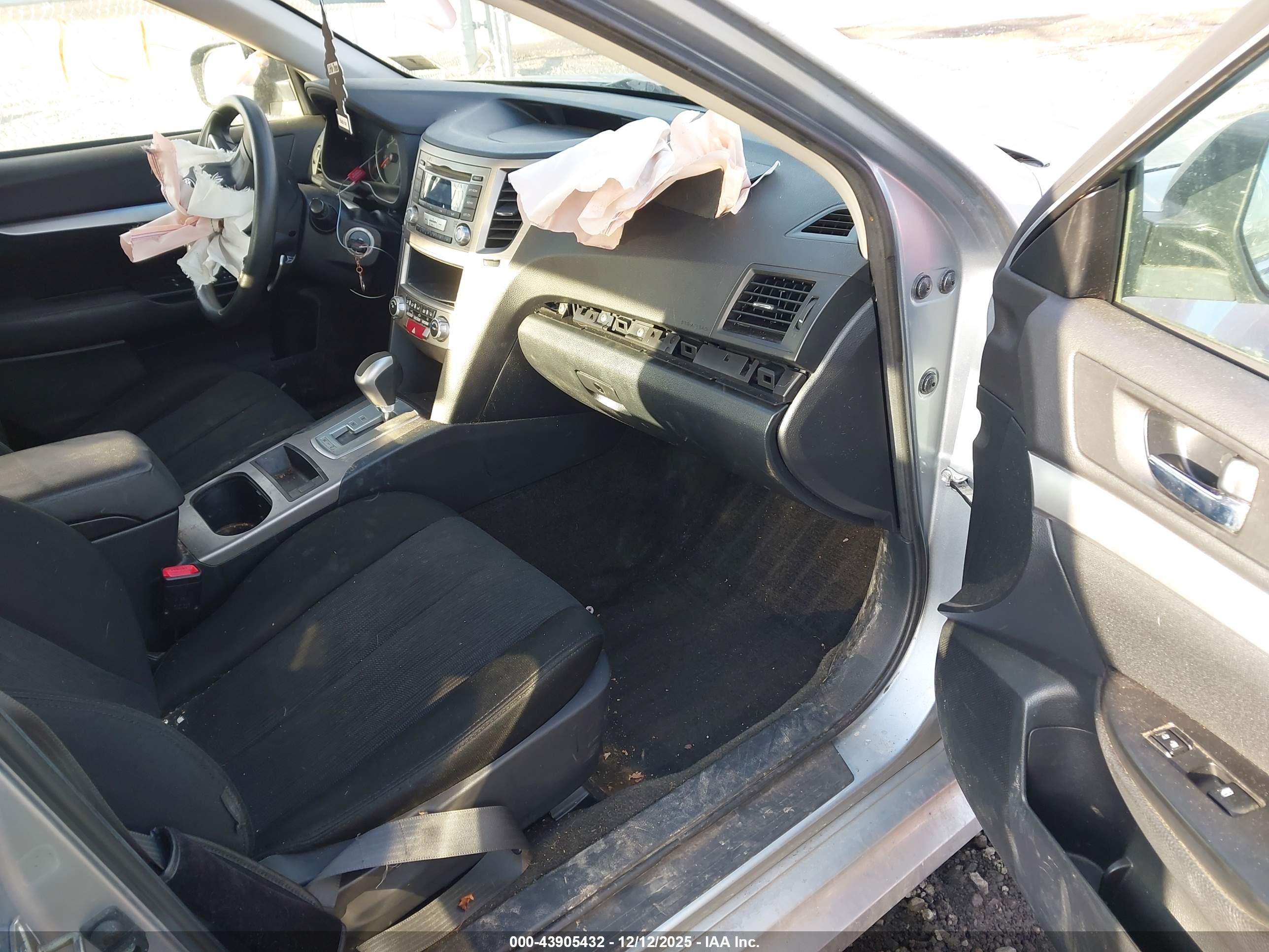 SUBARU LEGACY image 5