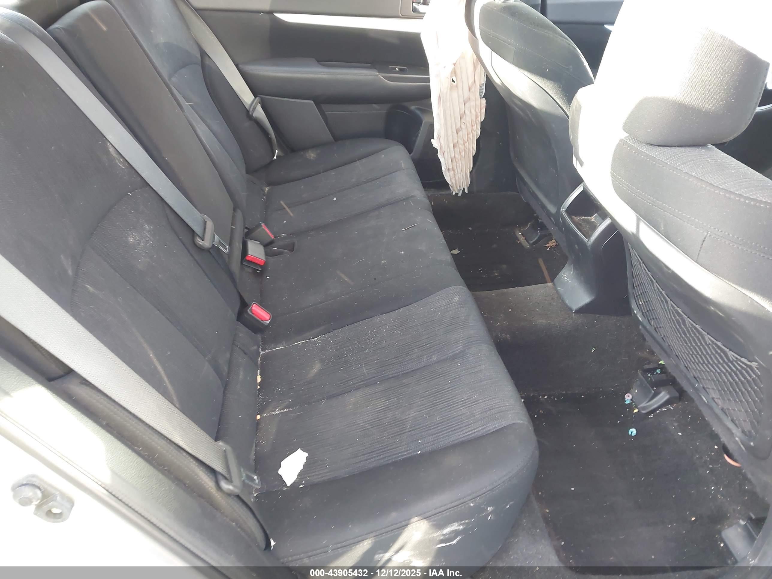 SUBARU LEGACY image 8