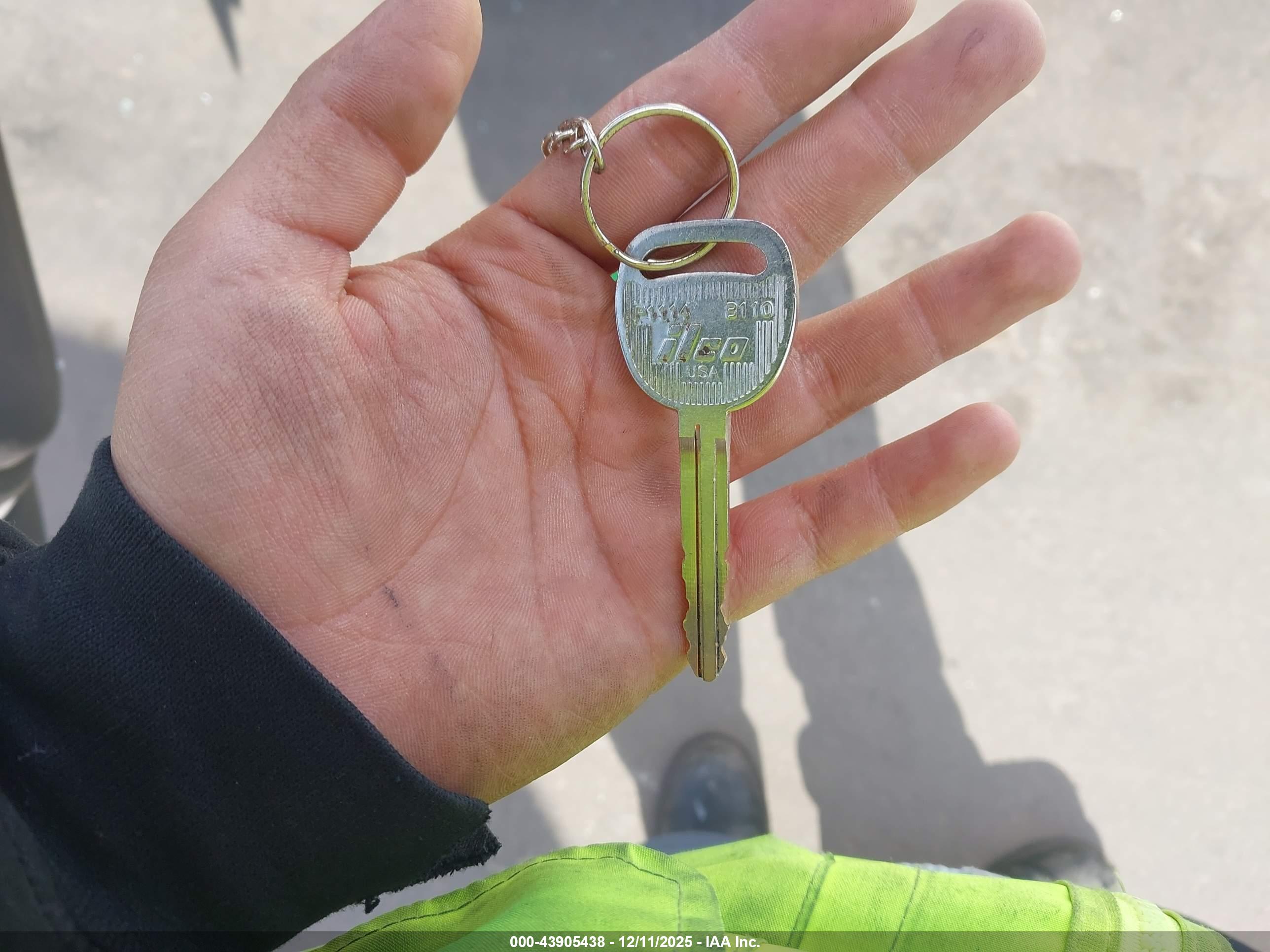 CHEVROLET COLORADO image 11