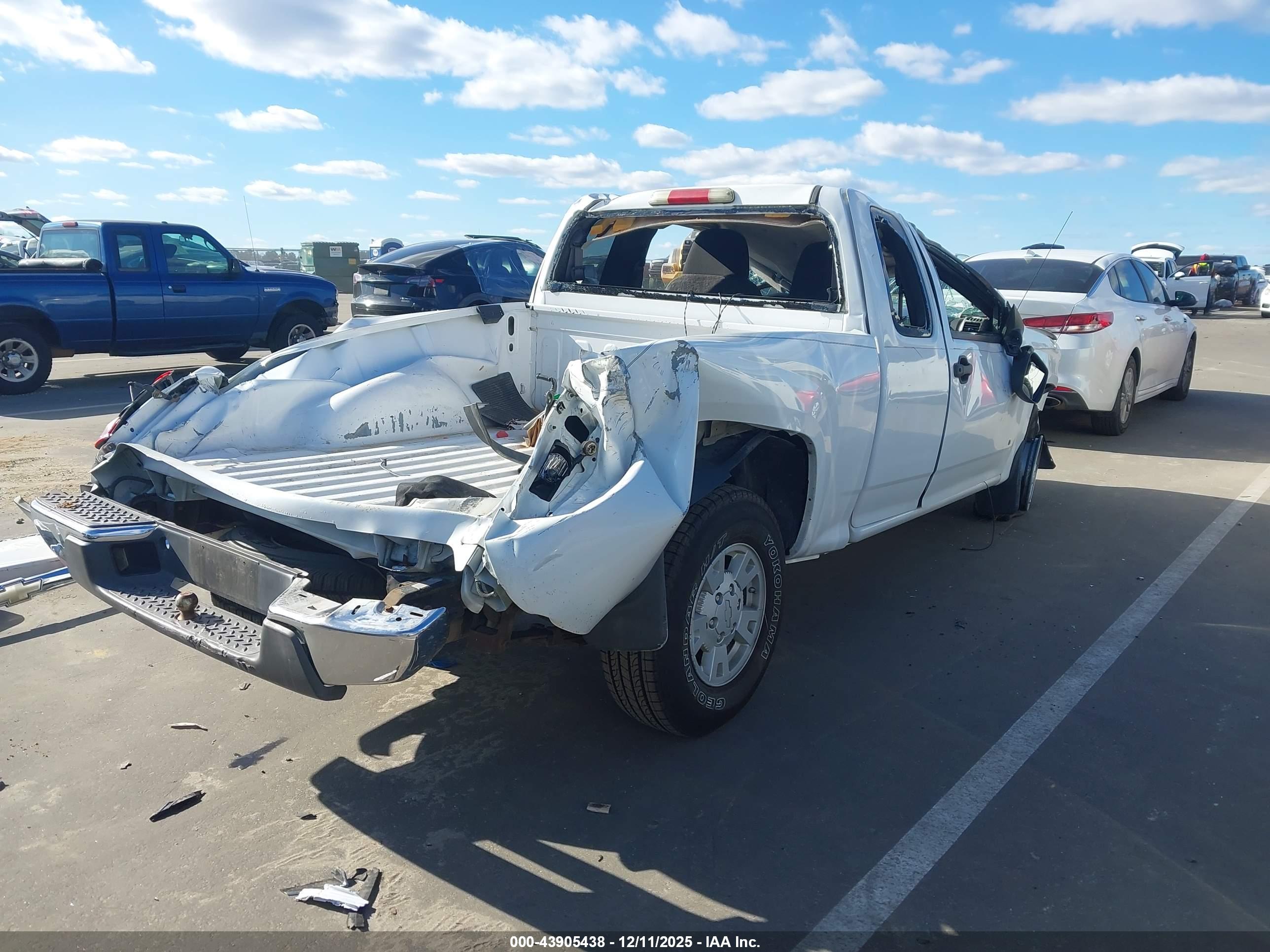 CHEVROLET COLORADO image 4