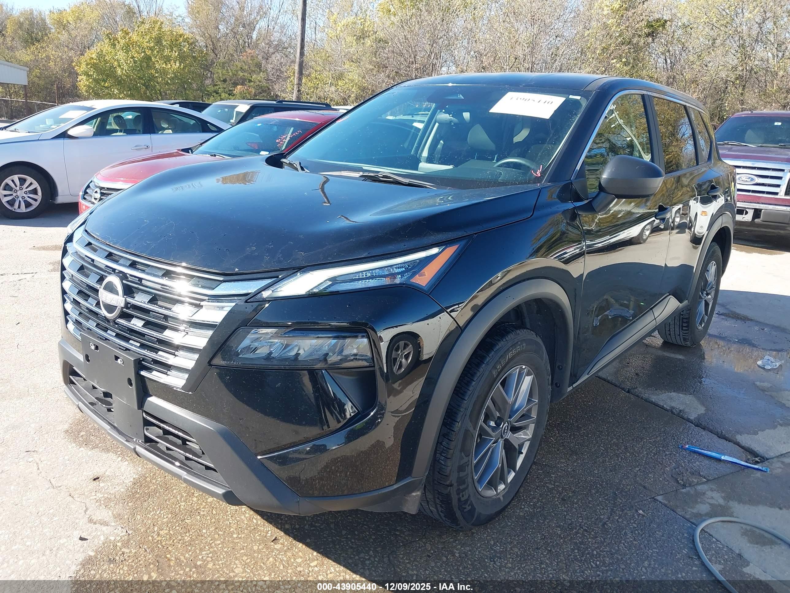 NISSAN ROGUE image 2