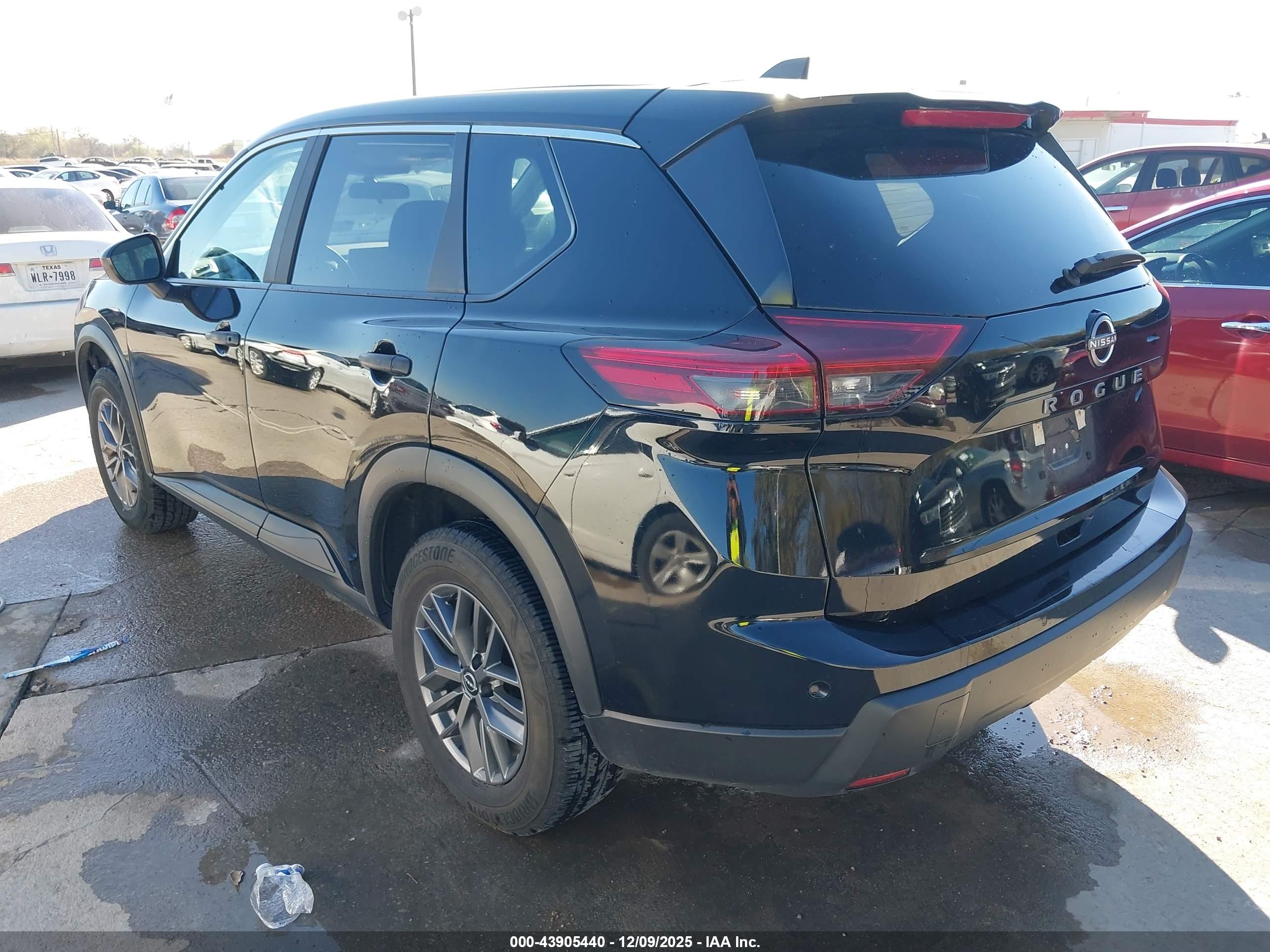 NISSAN ROGUE image 3
