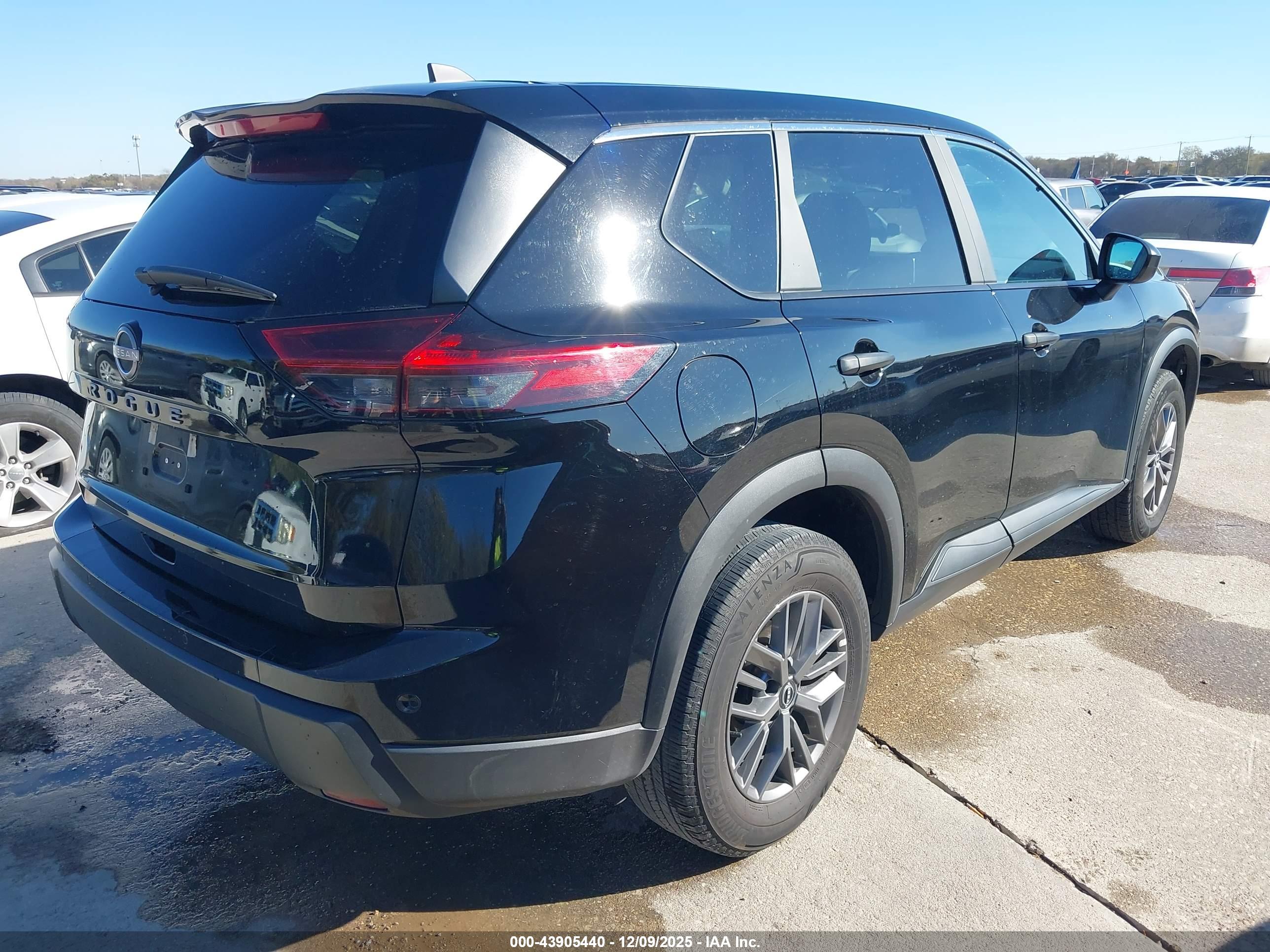 NISSAN ROGUE image 4