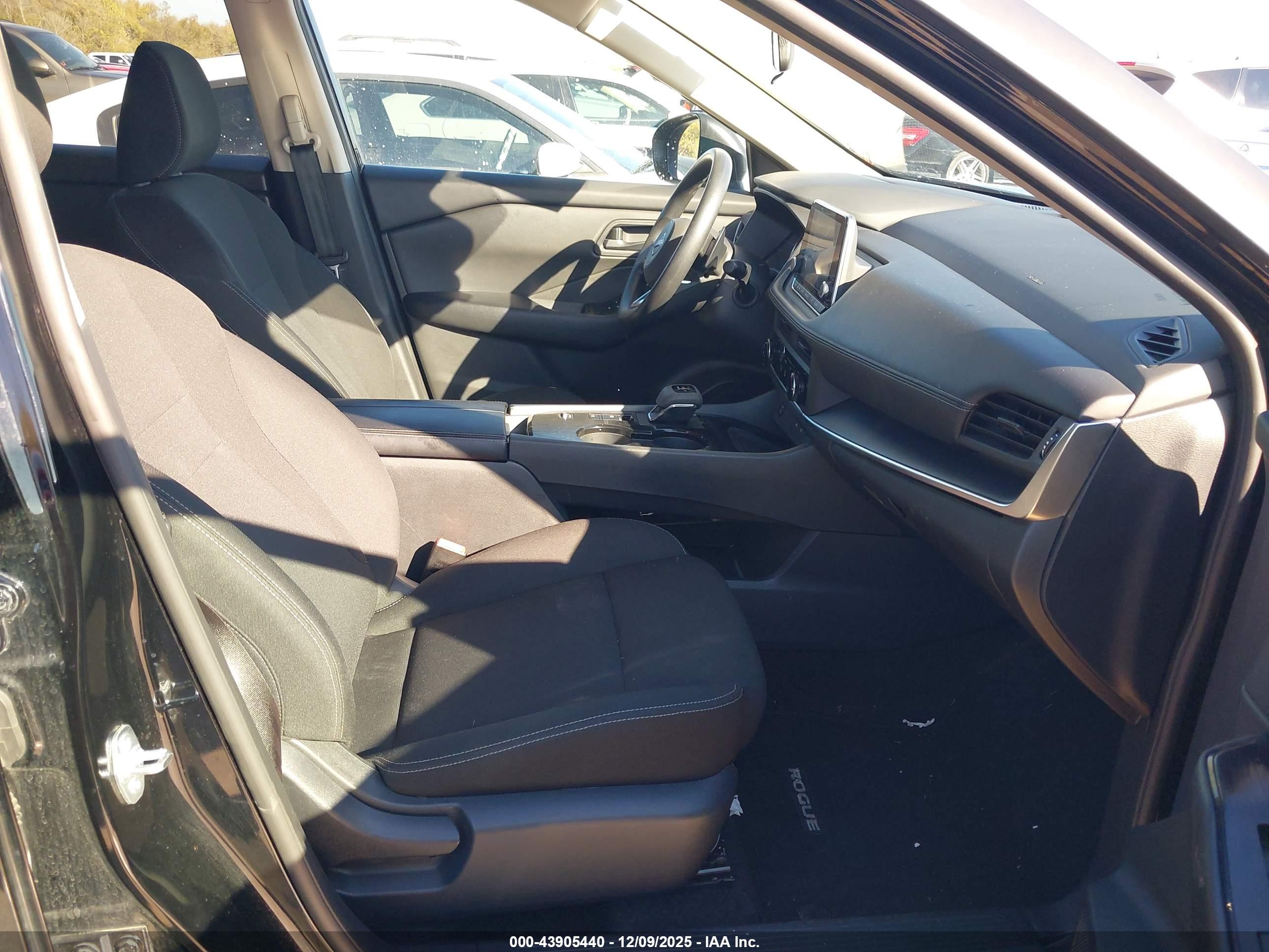 NISSAN ROGUE image 5
