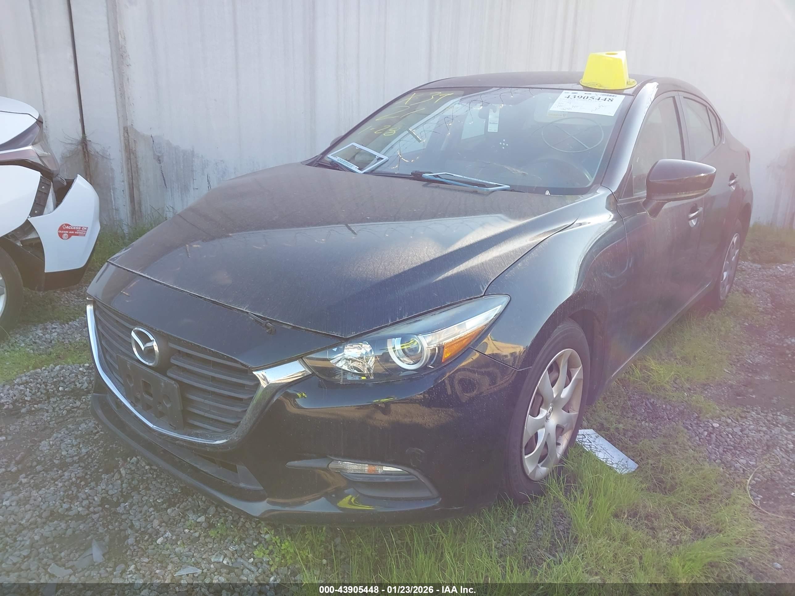 MAZDA MAZDA3 image 2