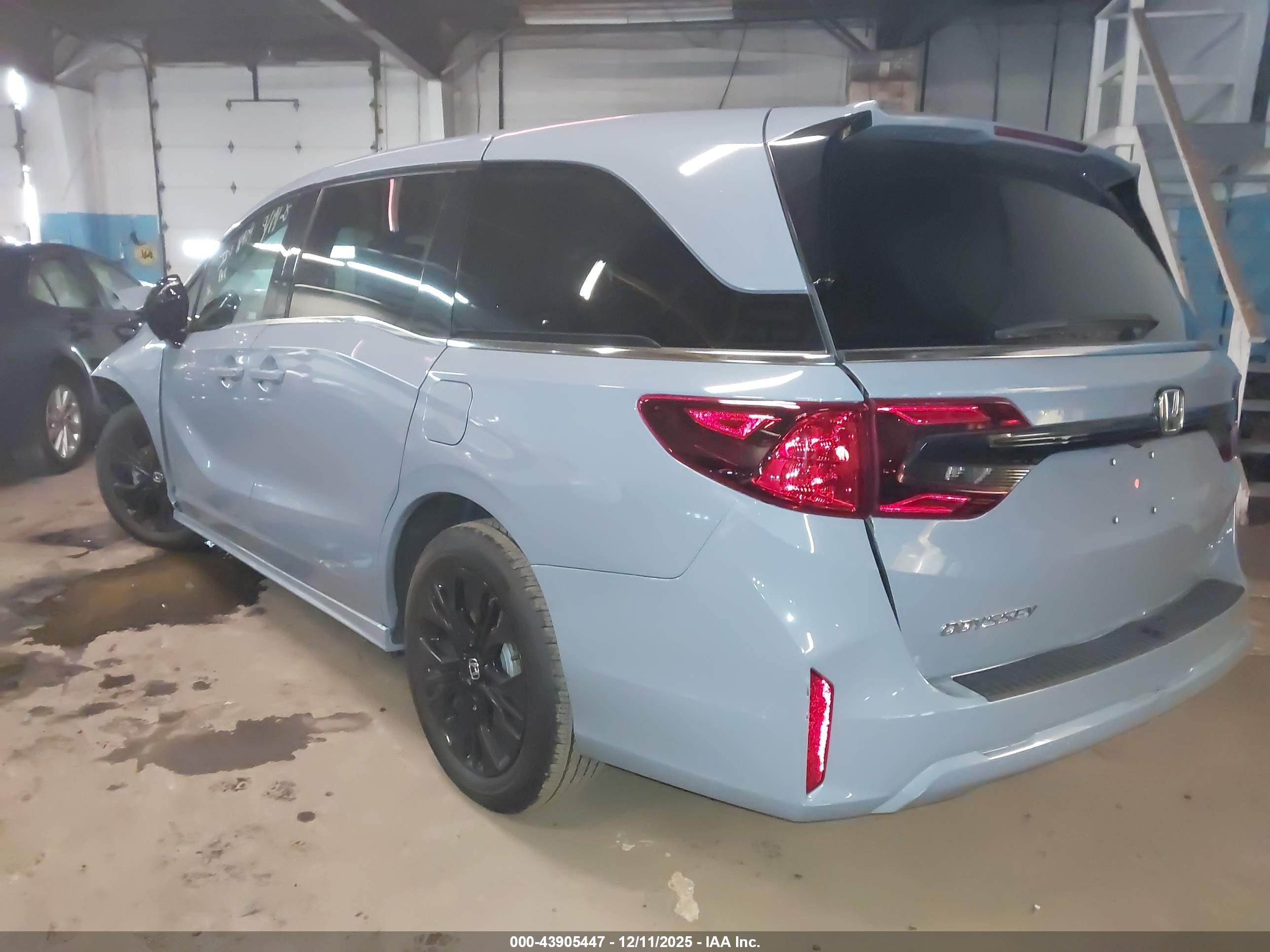HONDA ODYSSEY image 3