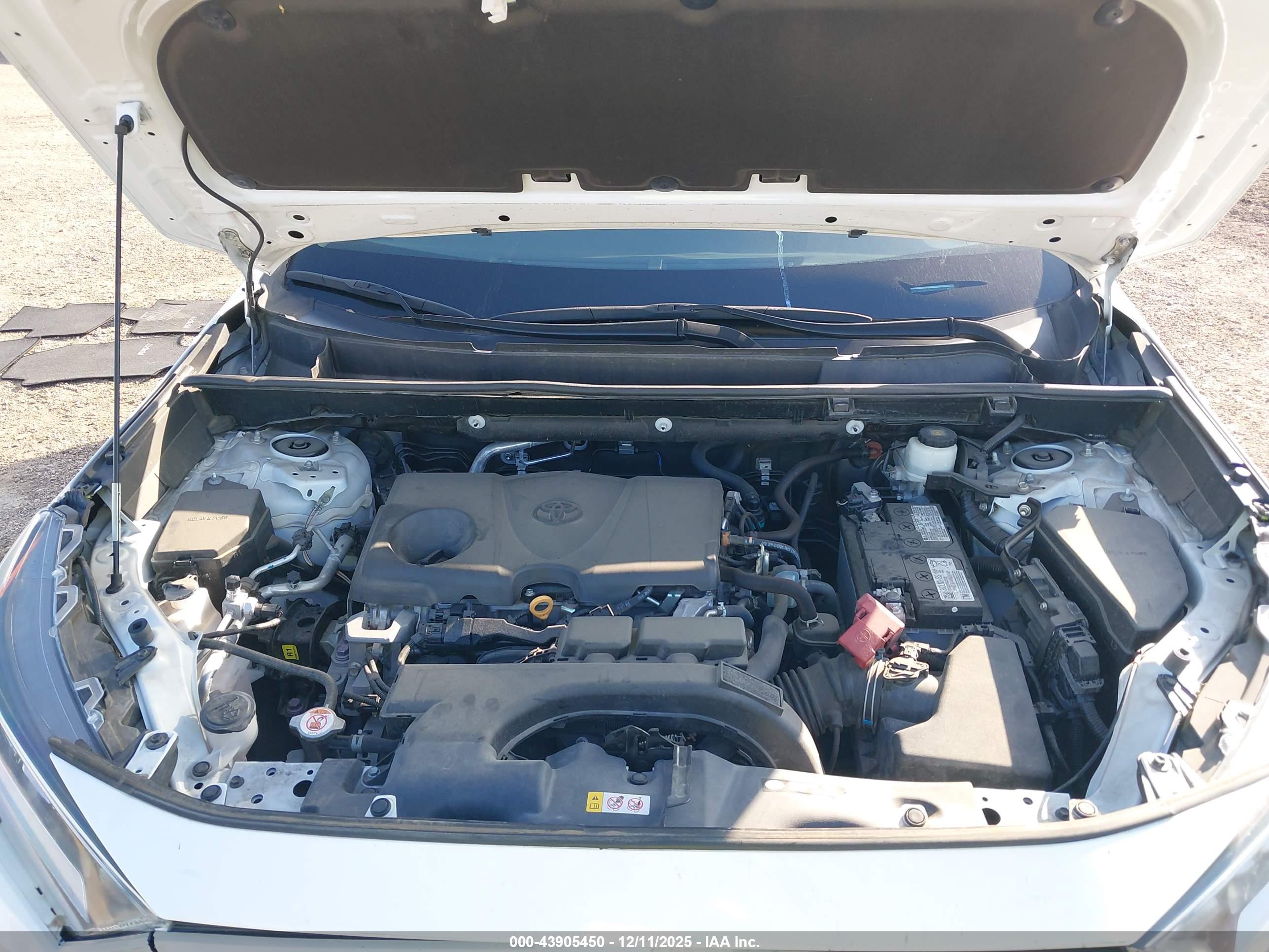 TOYOTA RAV4 image 10