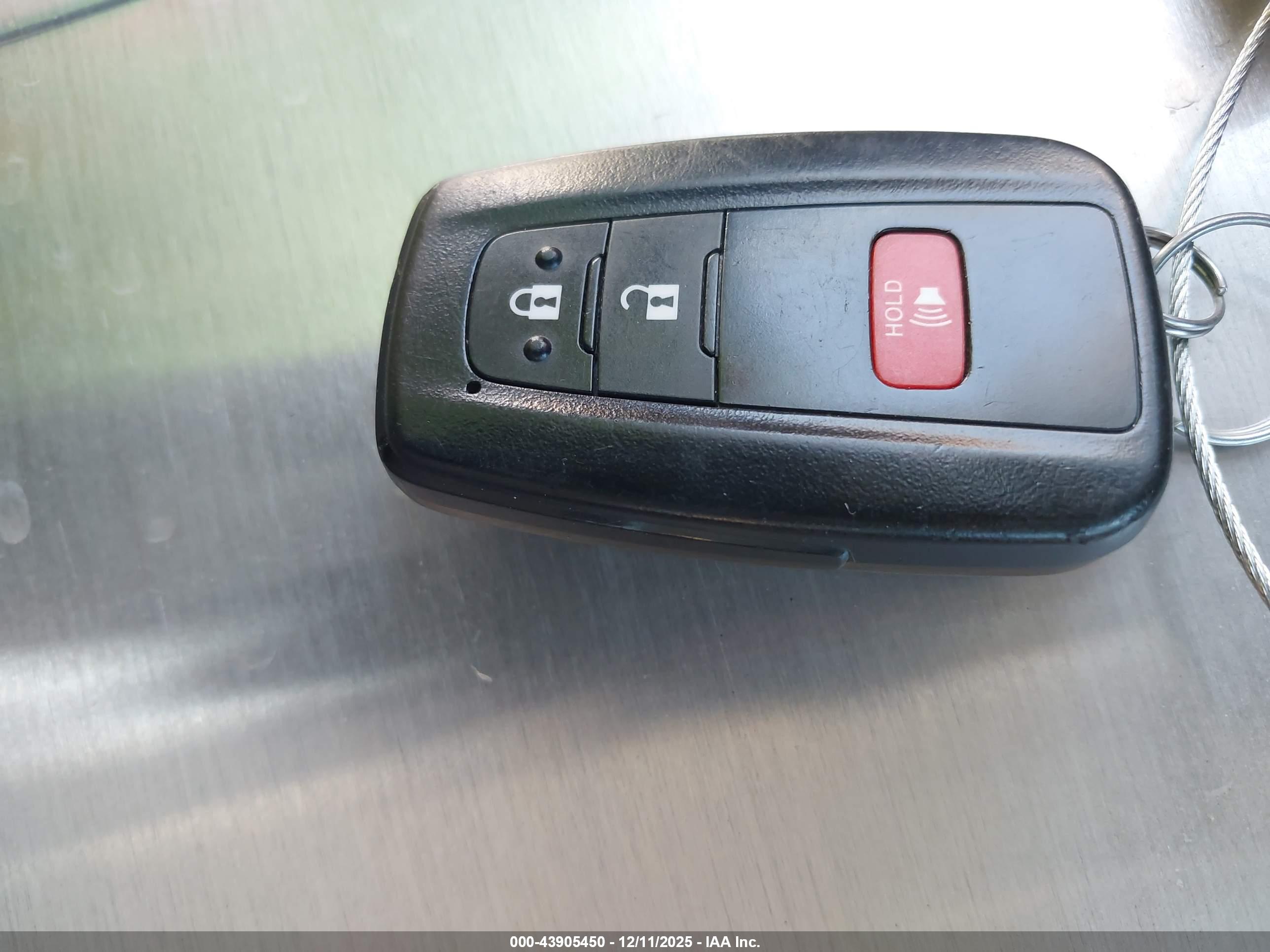TOYOTA RAV4 image 11