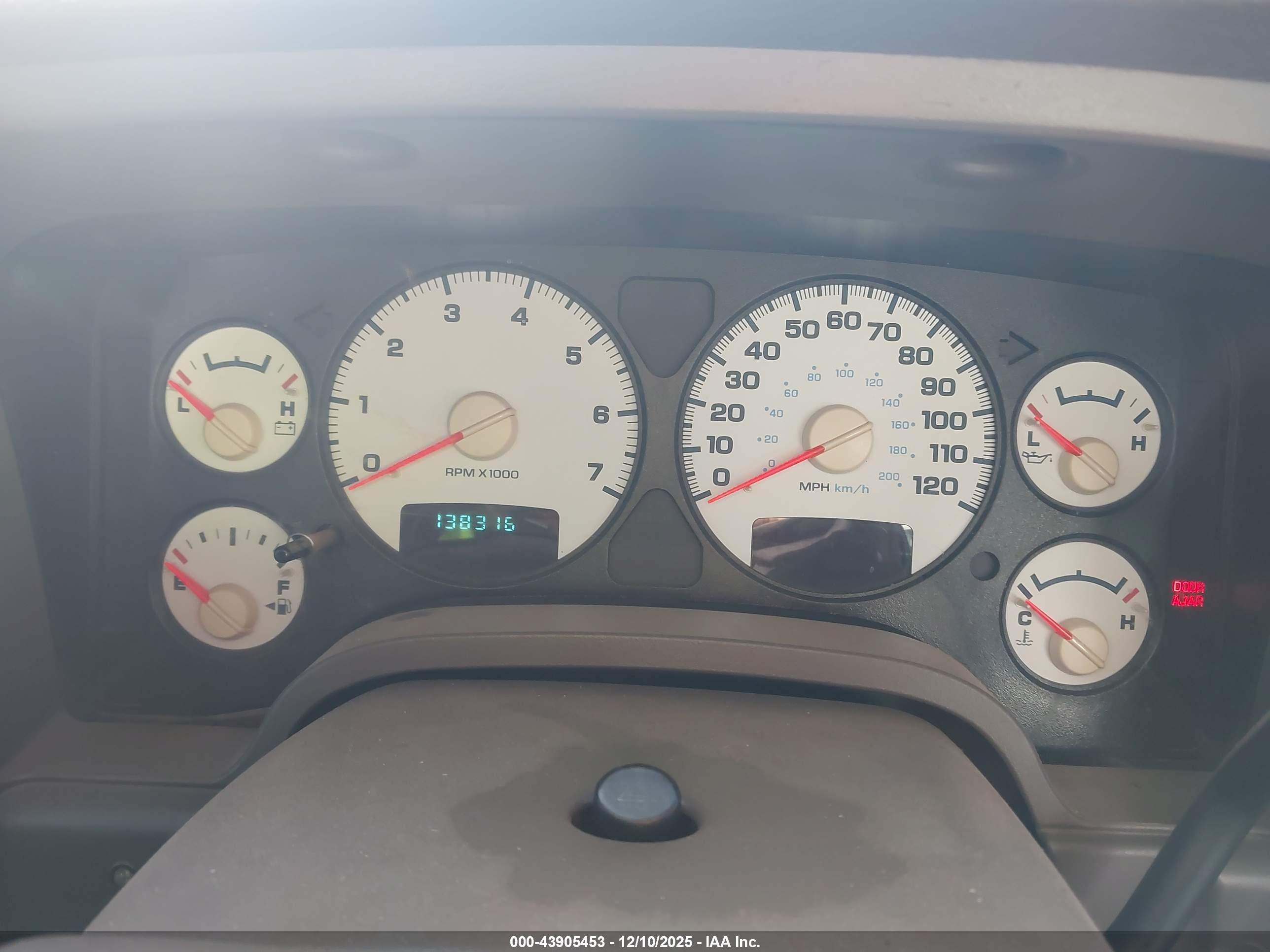 DODGE RAM image 7