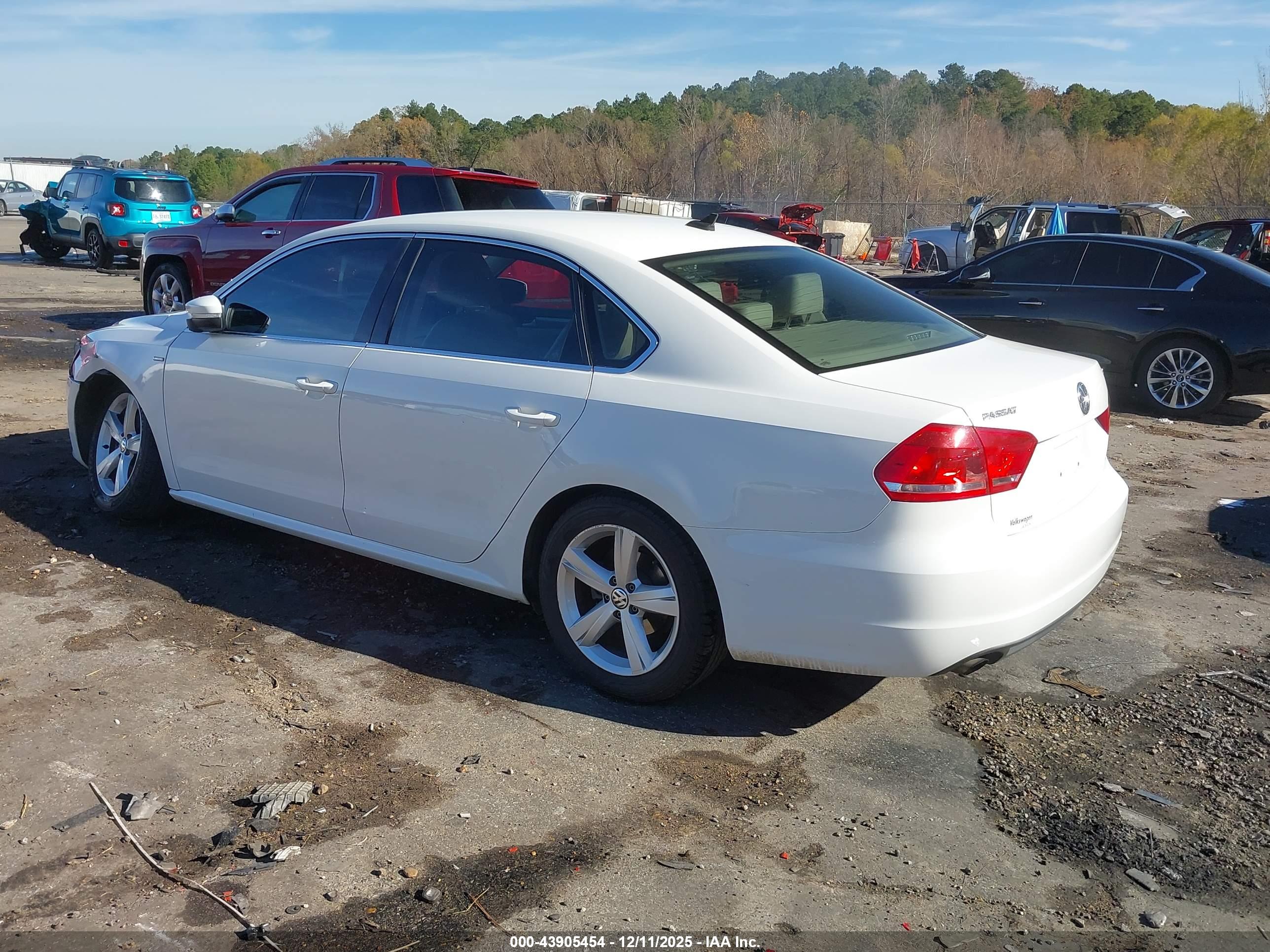 VOLKSWAGEN PASSAT image 3