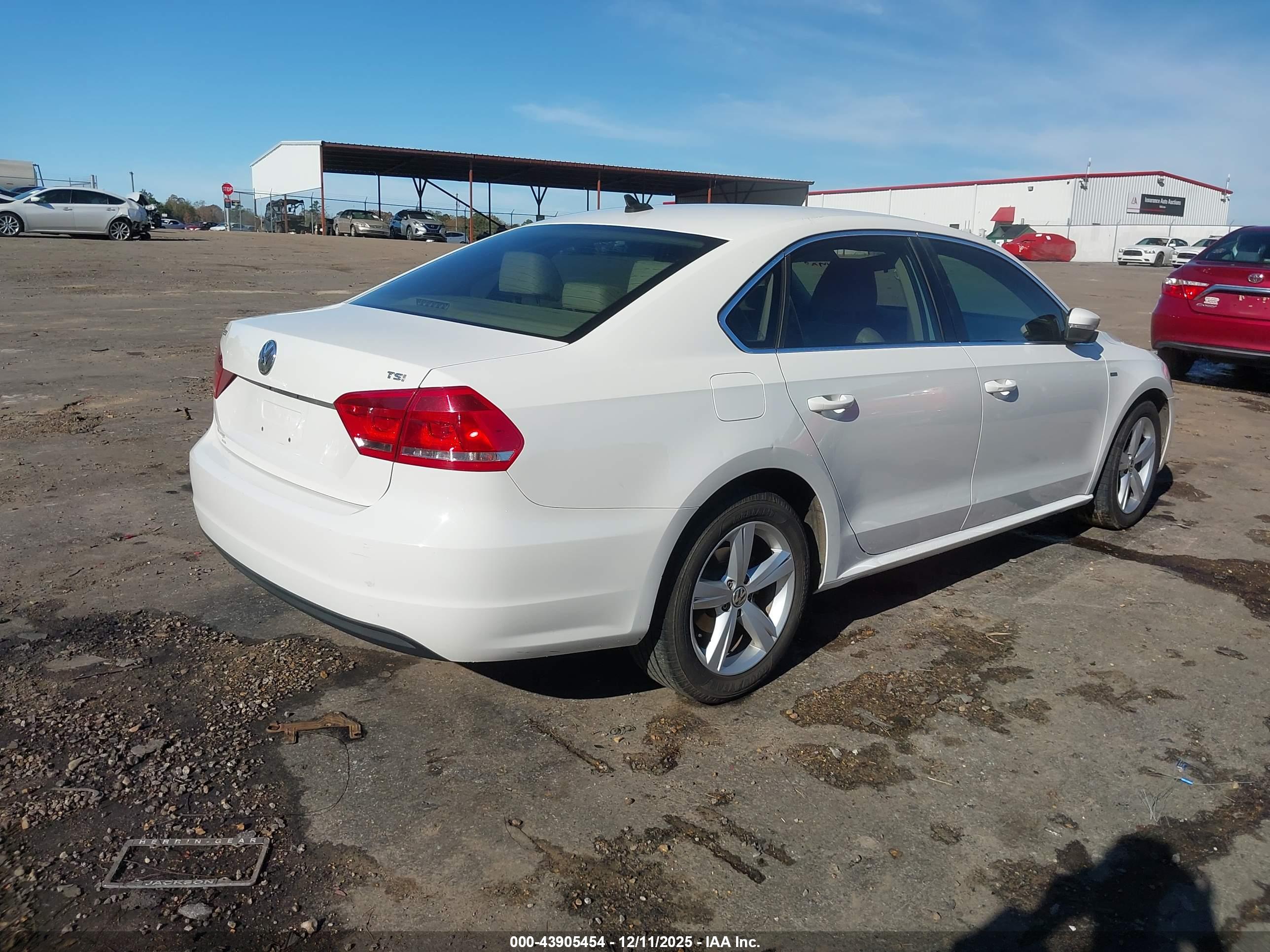VOLKSWAGEN PASSAT image 4