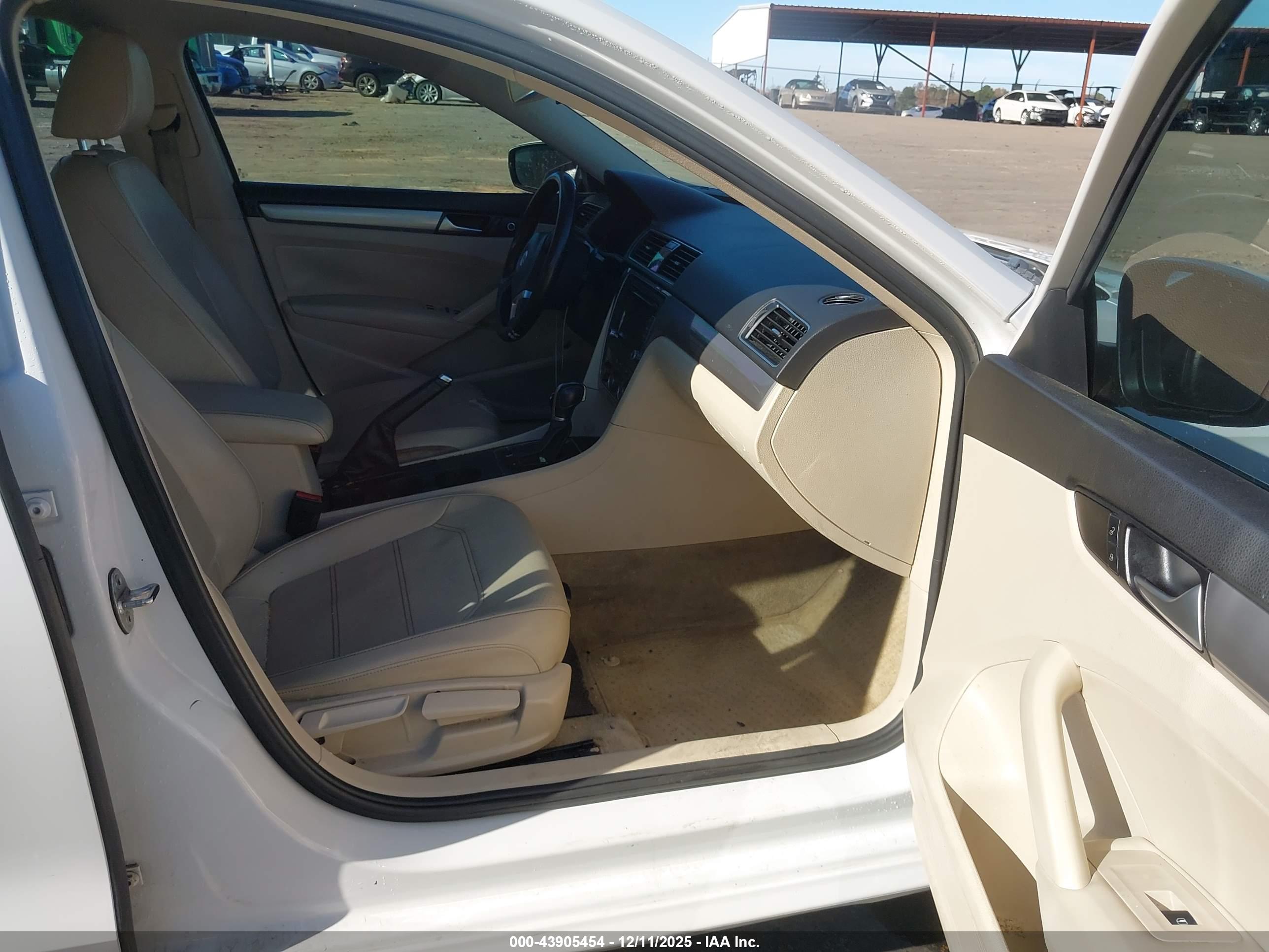 VOLKSWAGEN PASSAT image 5
