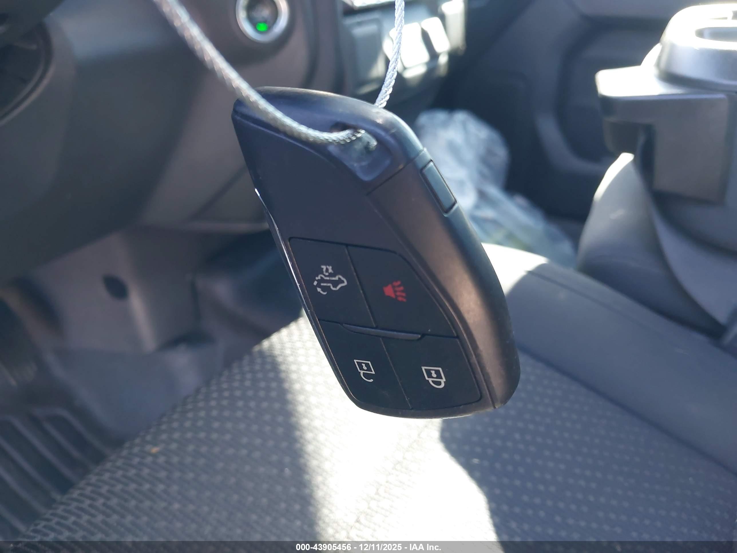 CHEVROLET SILVERADO image 11