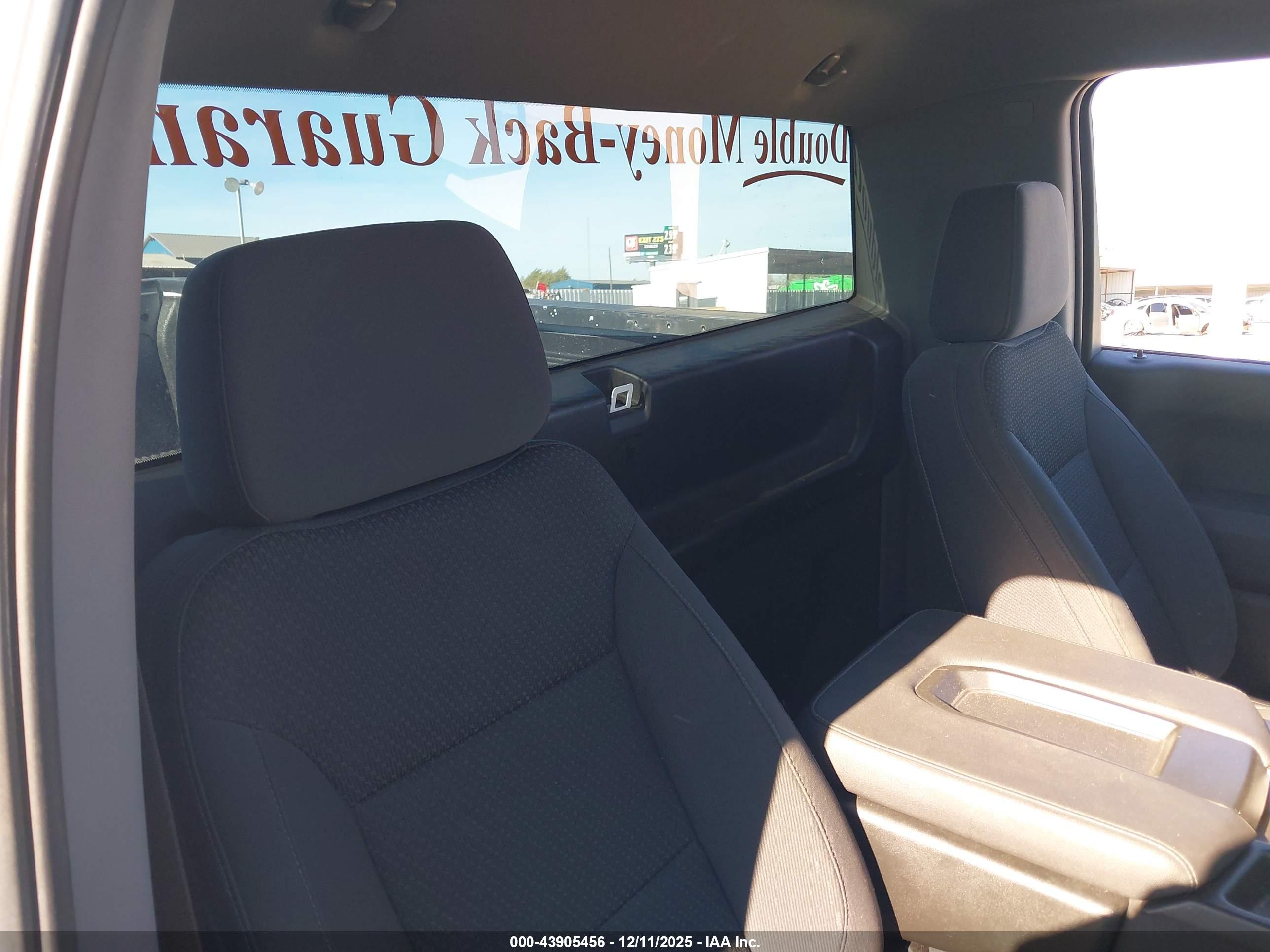 CHEVROLET SILVERADO image 8