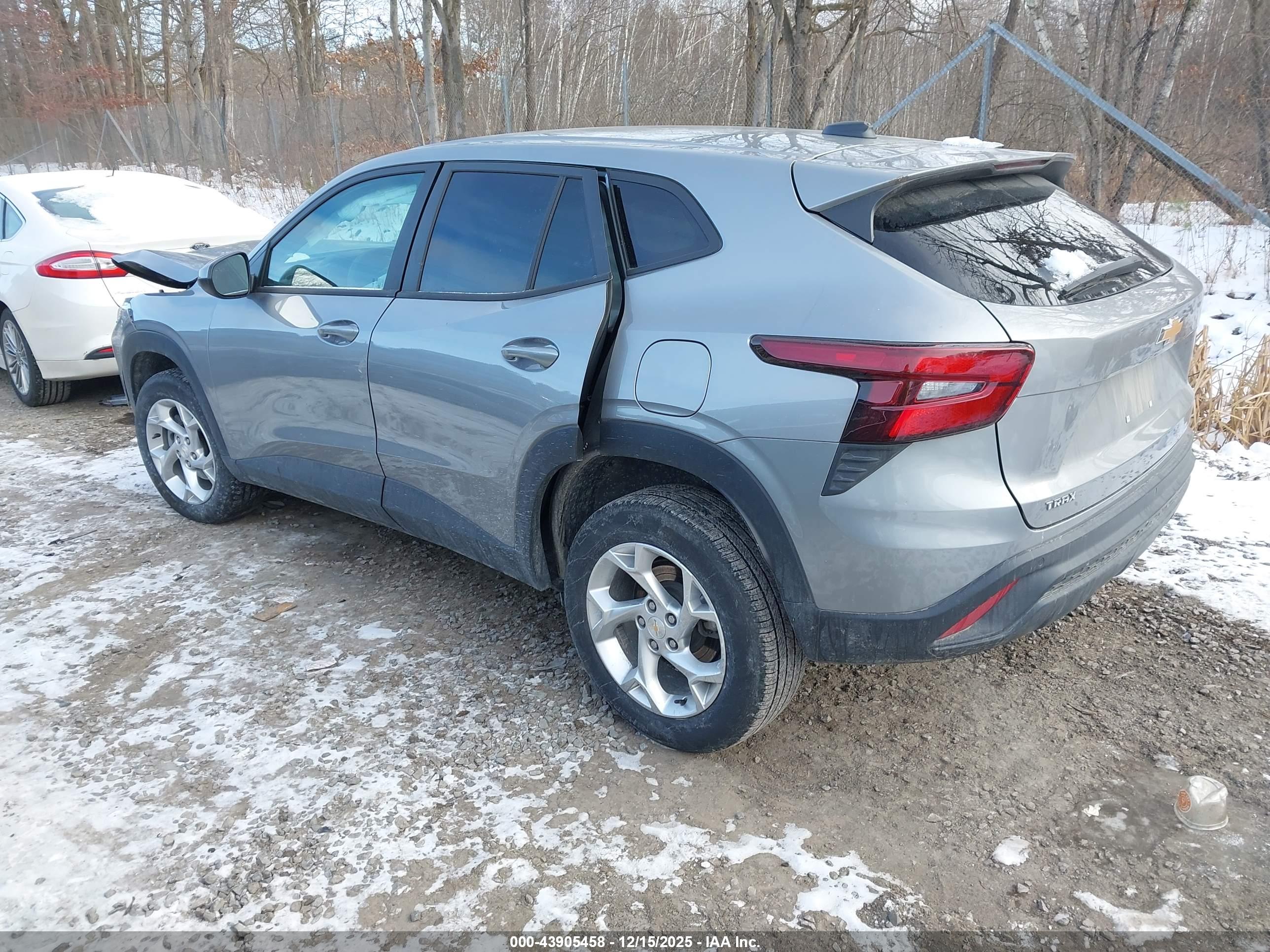 CHEVROLET TRAX image 3