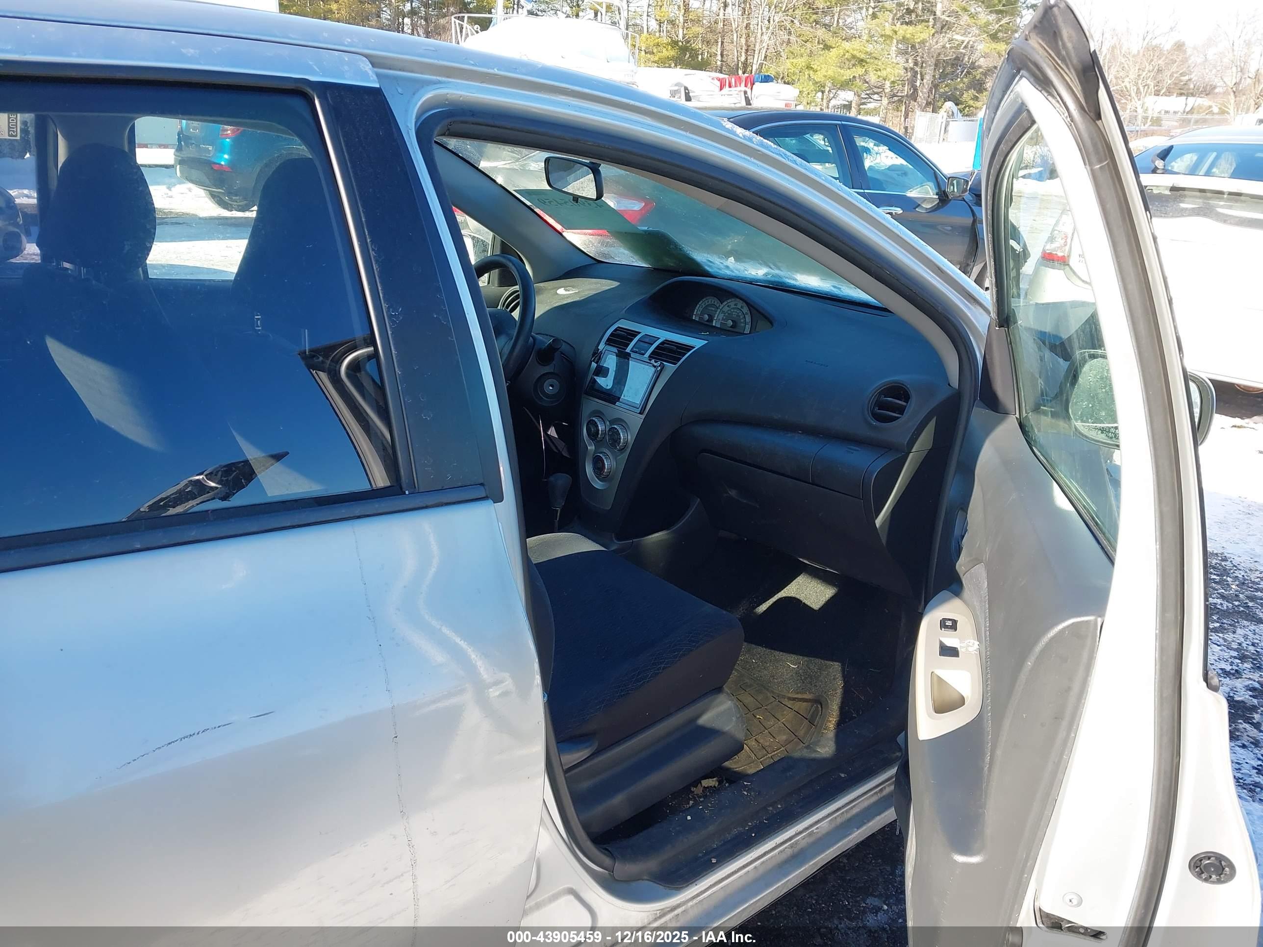 TOYOTA YARIS image 5