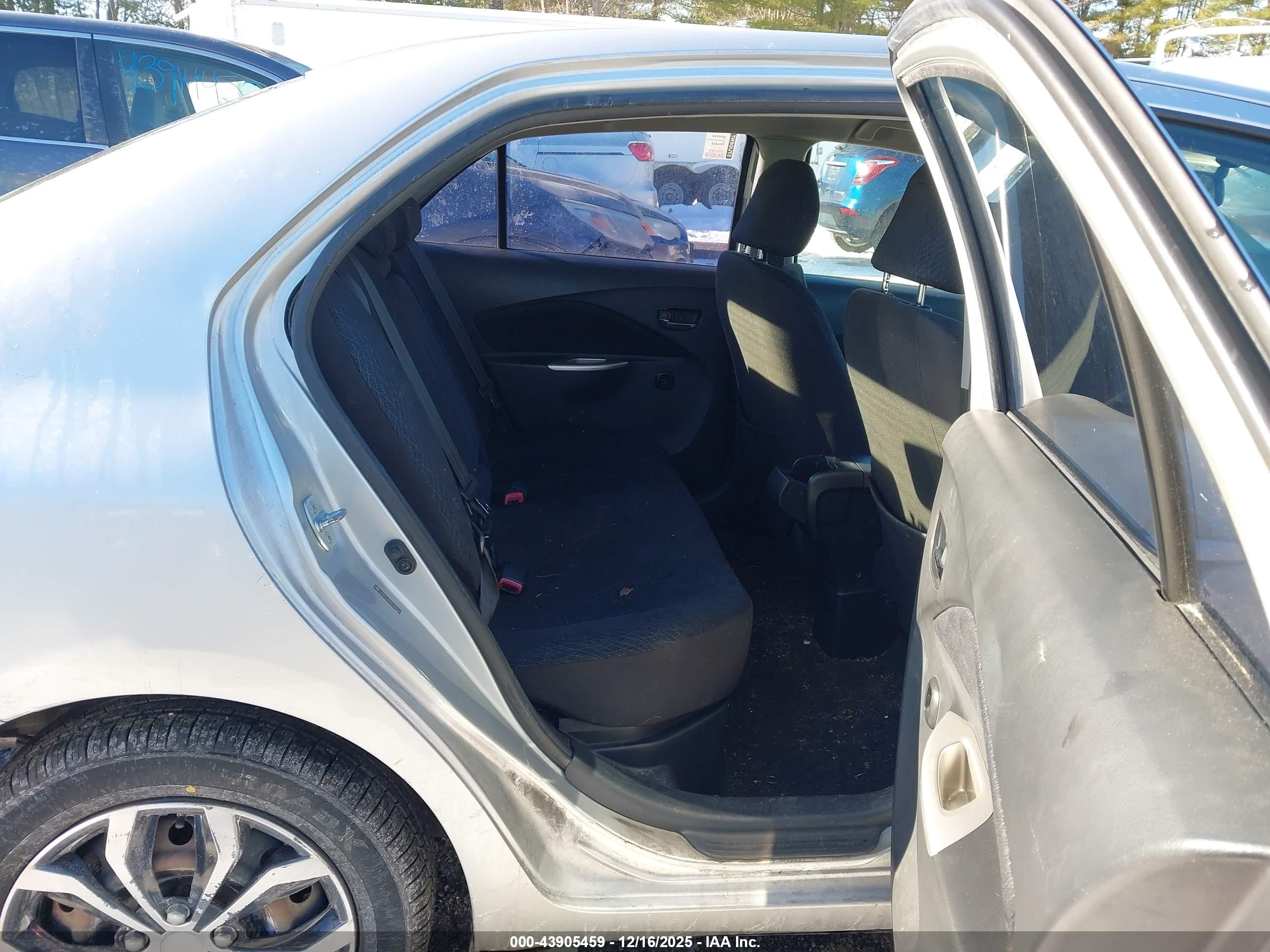 TOYOTA YARIS image 8
