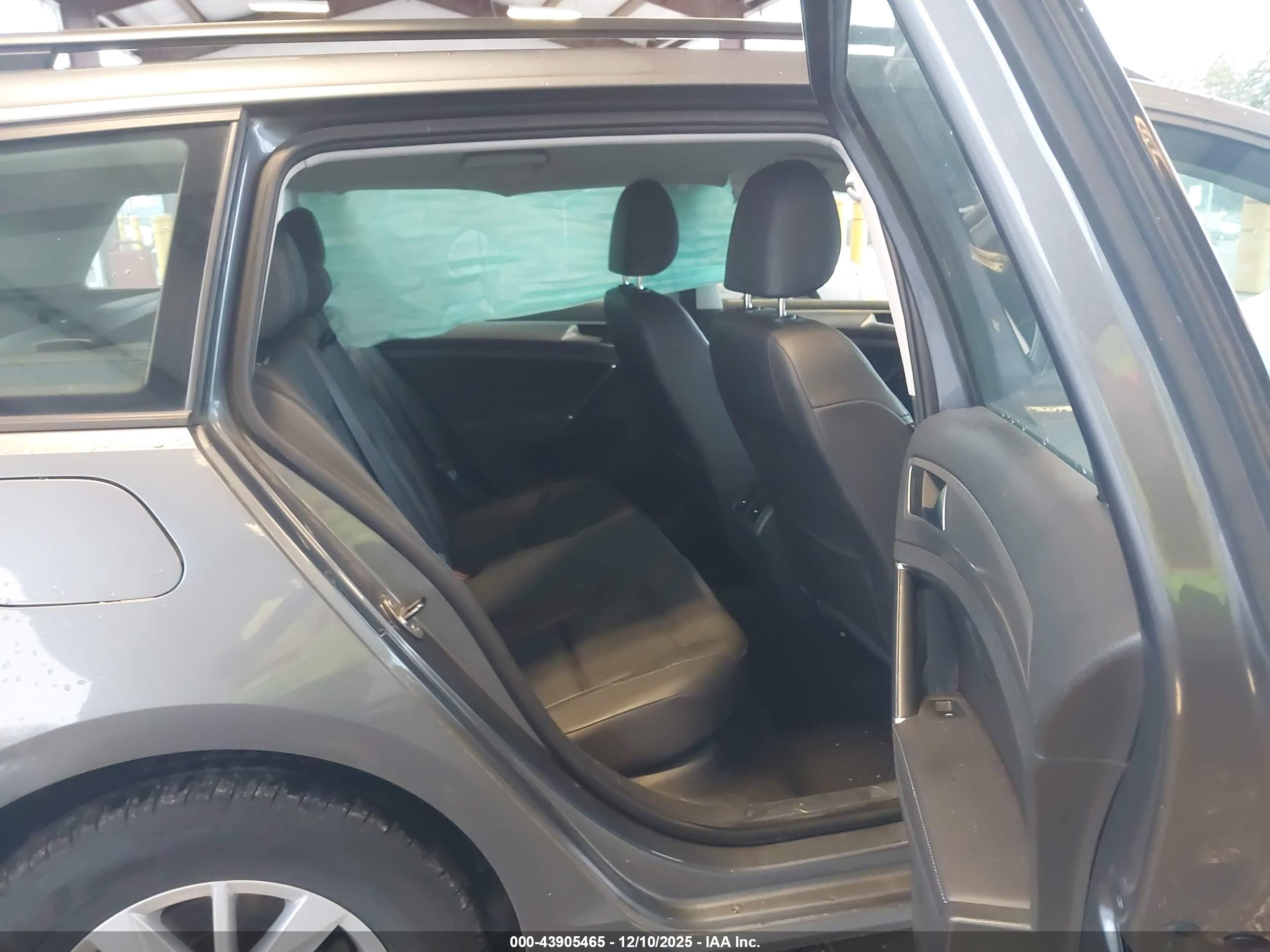 VOLKSWAGEN GOLF image 8