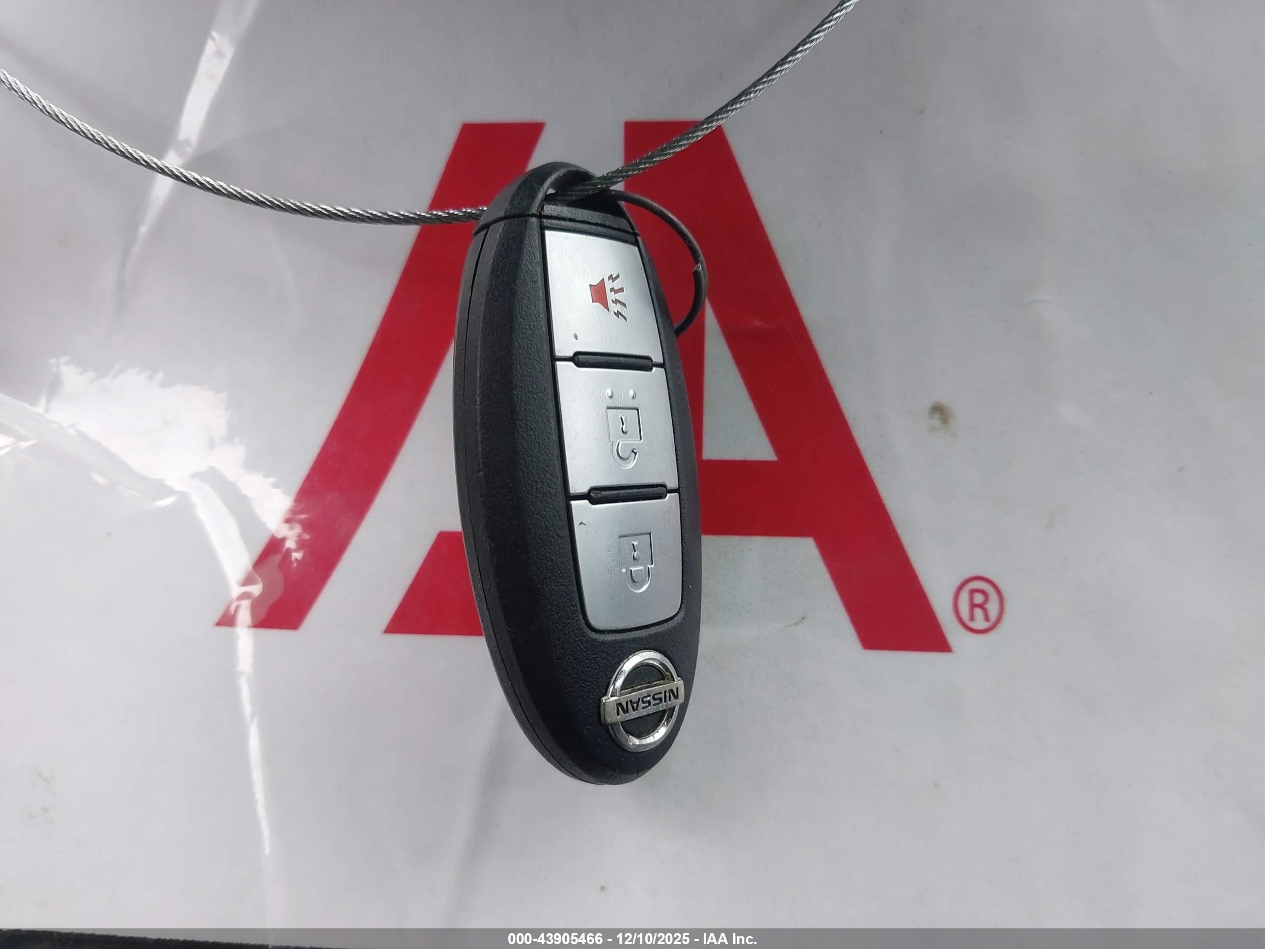 NISSAN ROGUE image 11