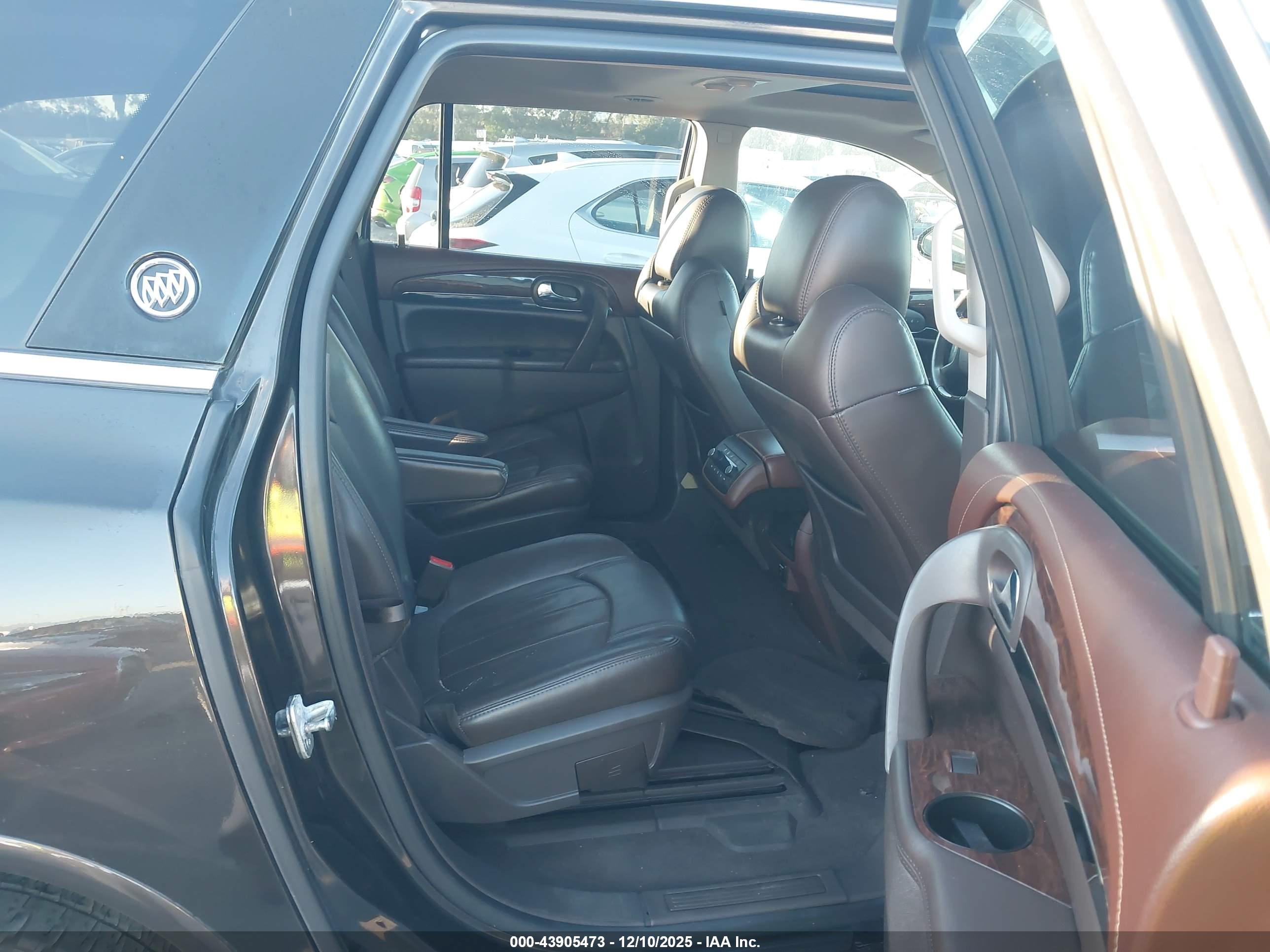 BUICK ENCLAVE image 8
