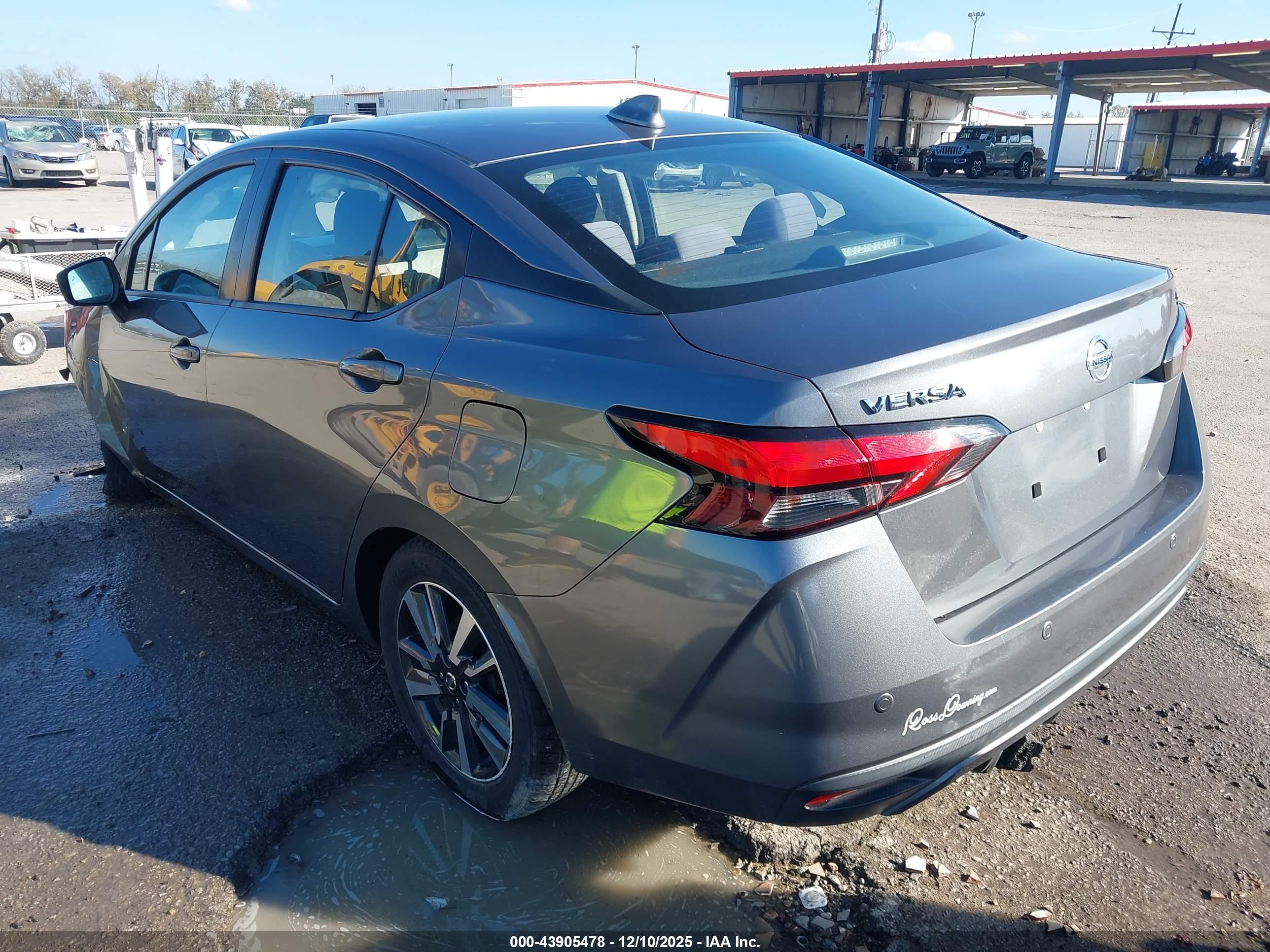 NISSAN VERSA image 3