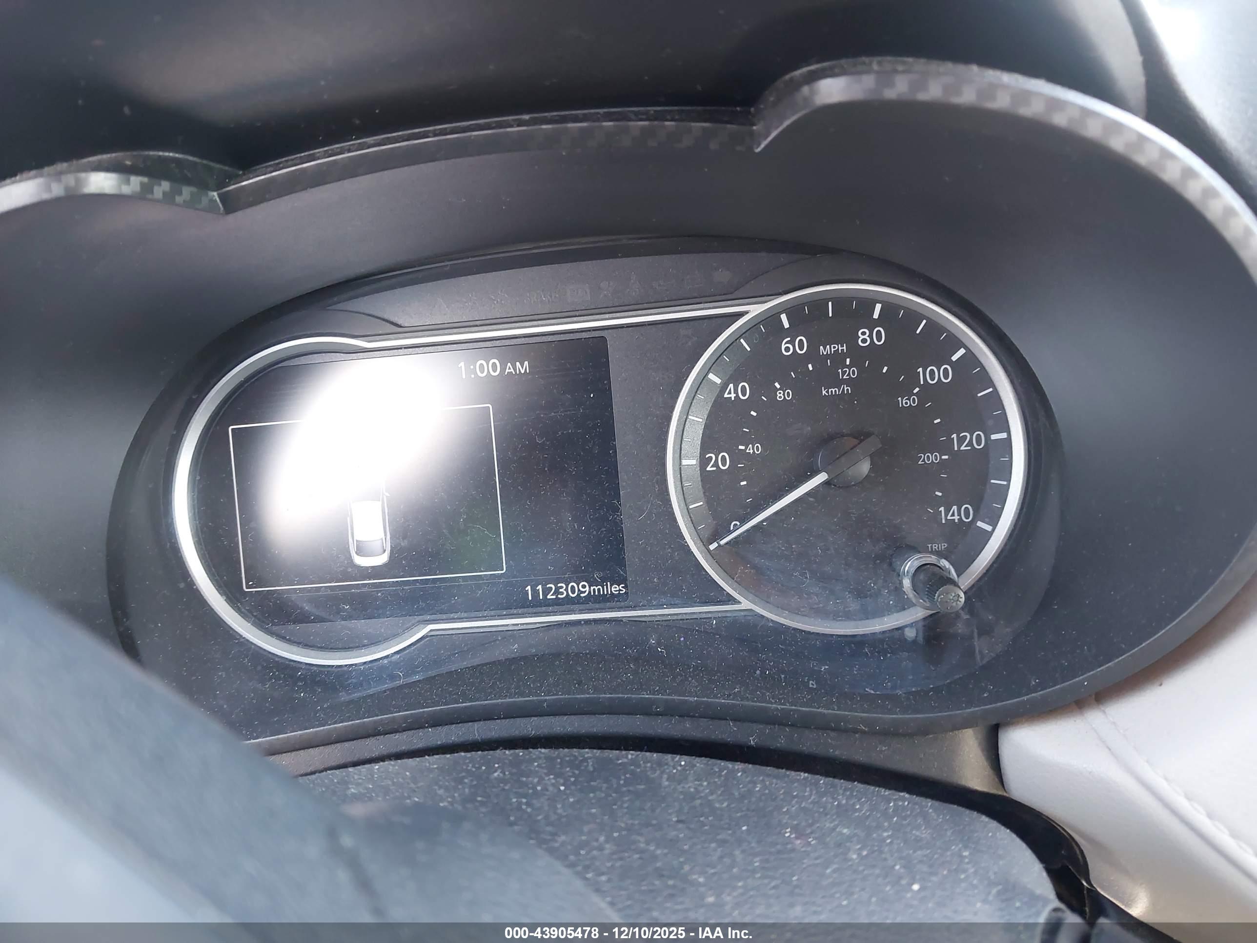 NISSAN VERSA image 7