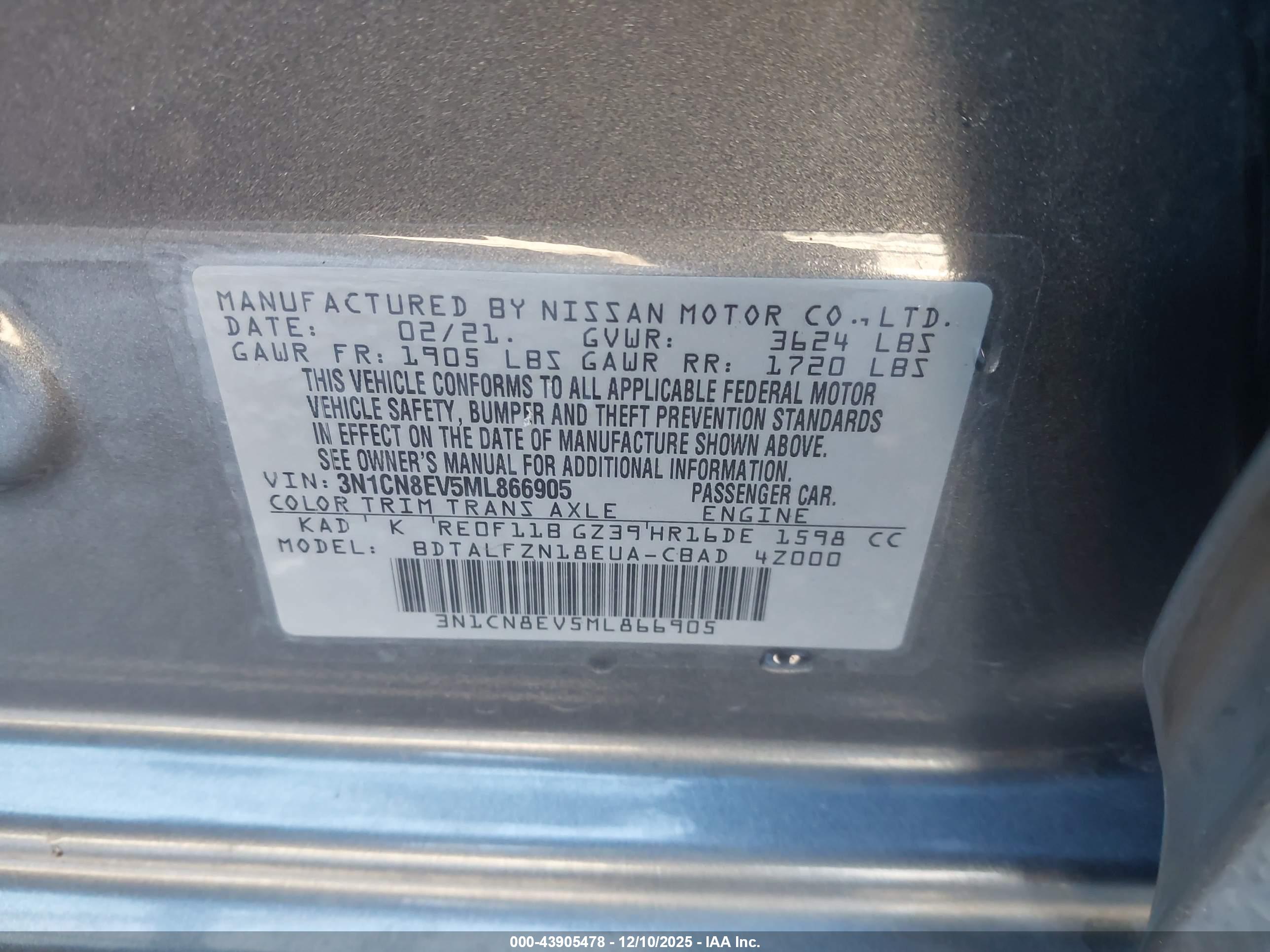 NISSAN VERSA image 9