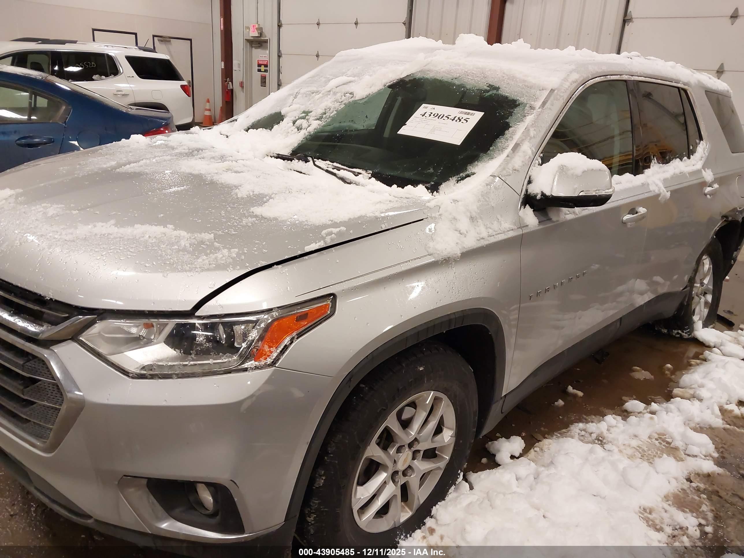 CHEVROLET TRAVERSE image 2