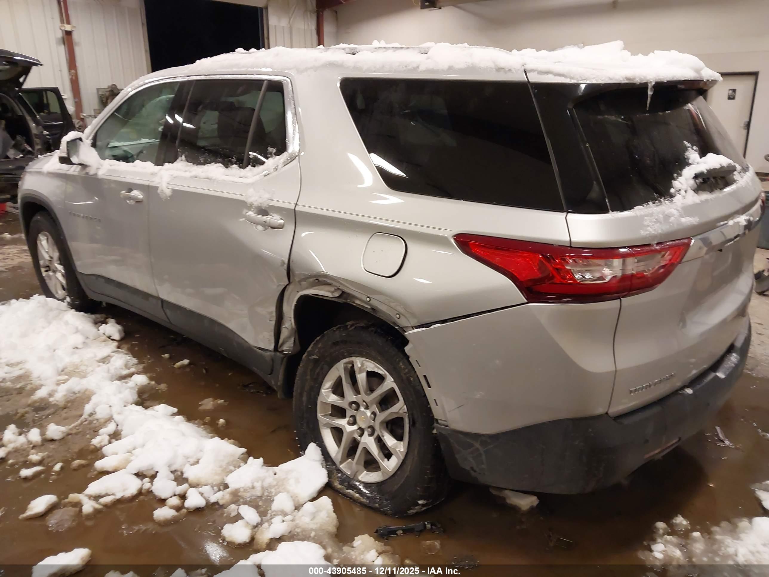 CHEVROLET TRAVERSE image 3