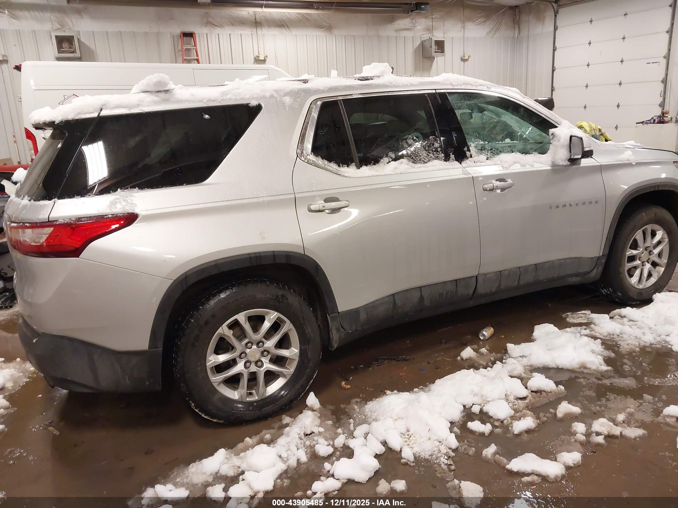 CHEVROLET TRAVERSE image 4
