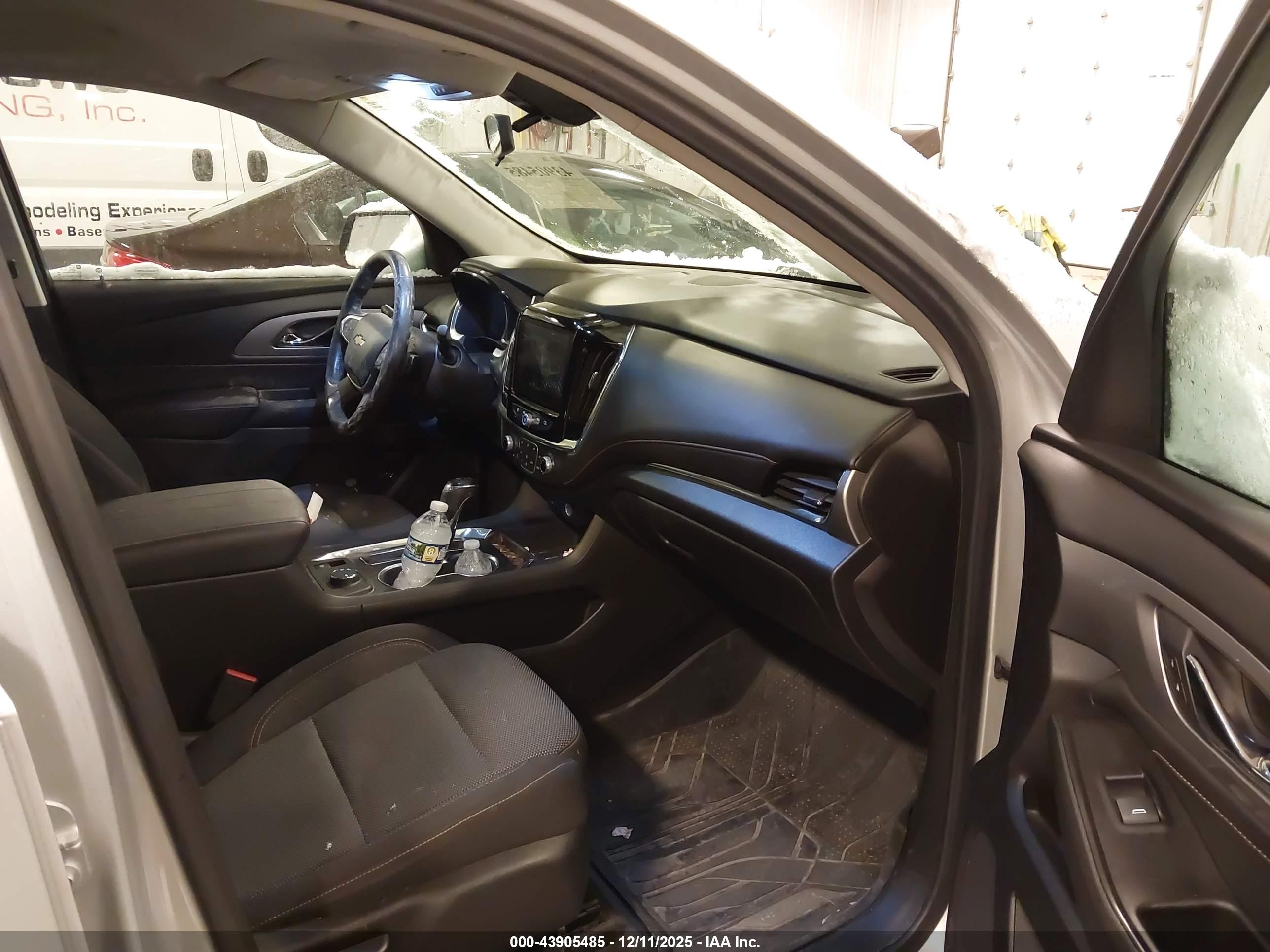 CHEVROLET TRAVERSE image 5