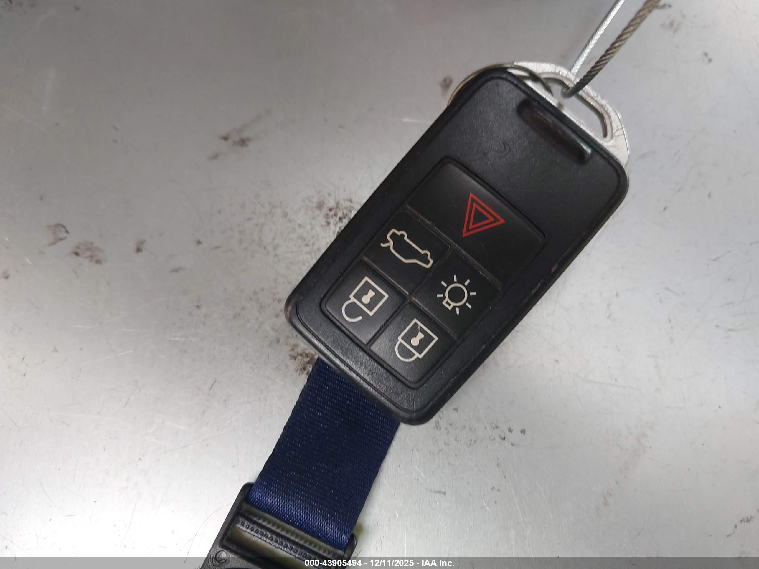 VOLVO S60 image 11