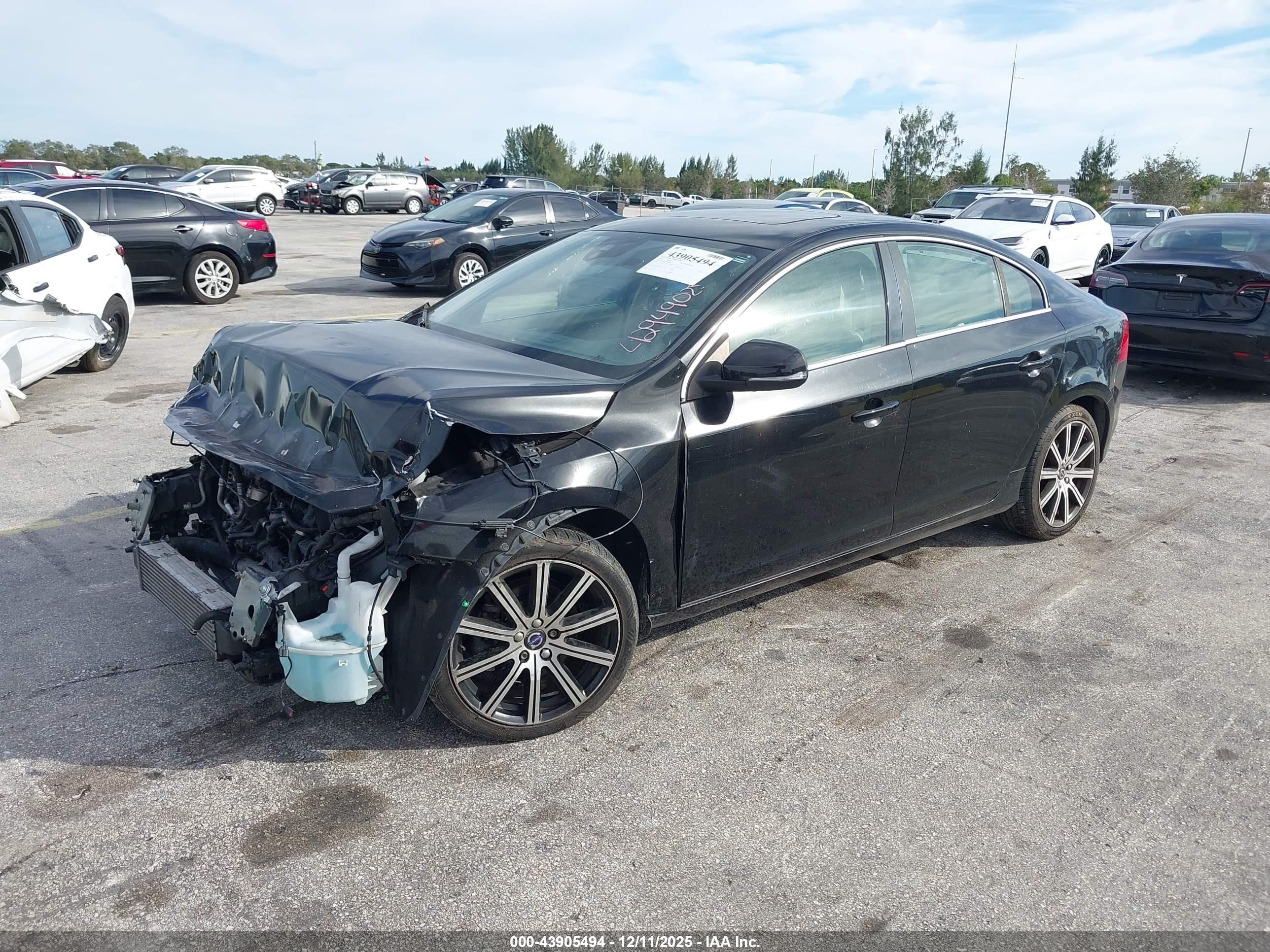 VOLVO S60 image 2