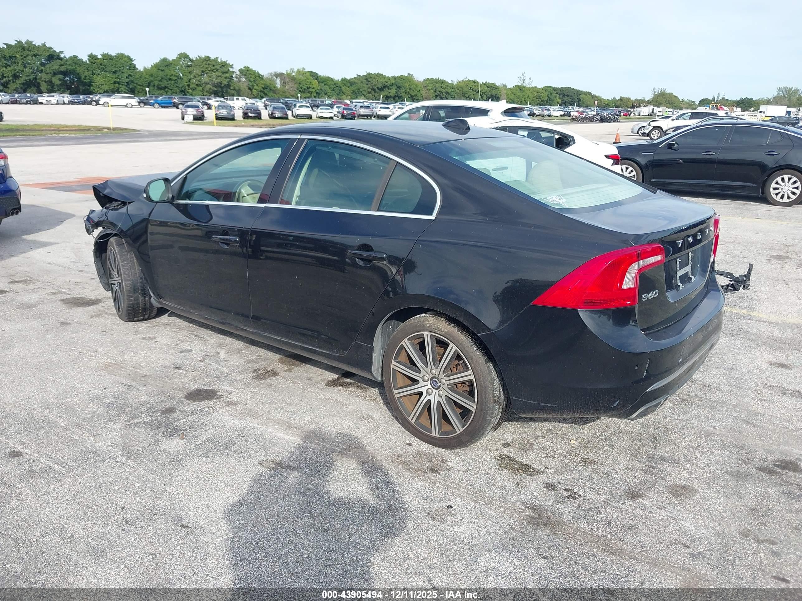 VOLVO S60 image 3