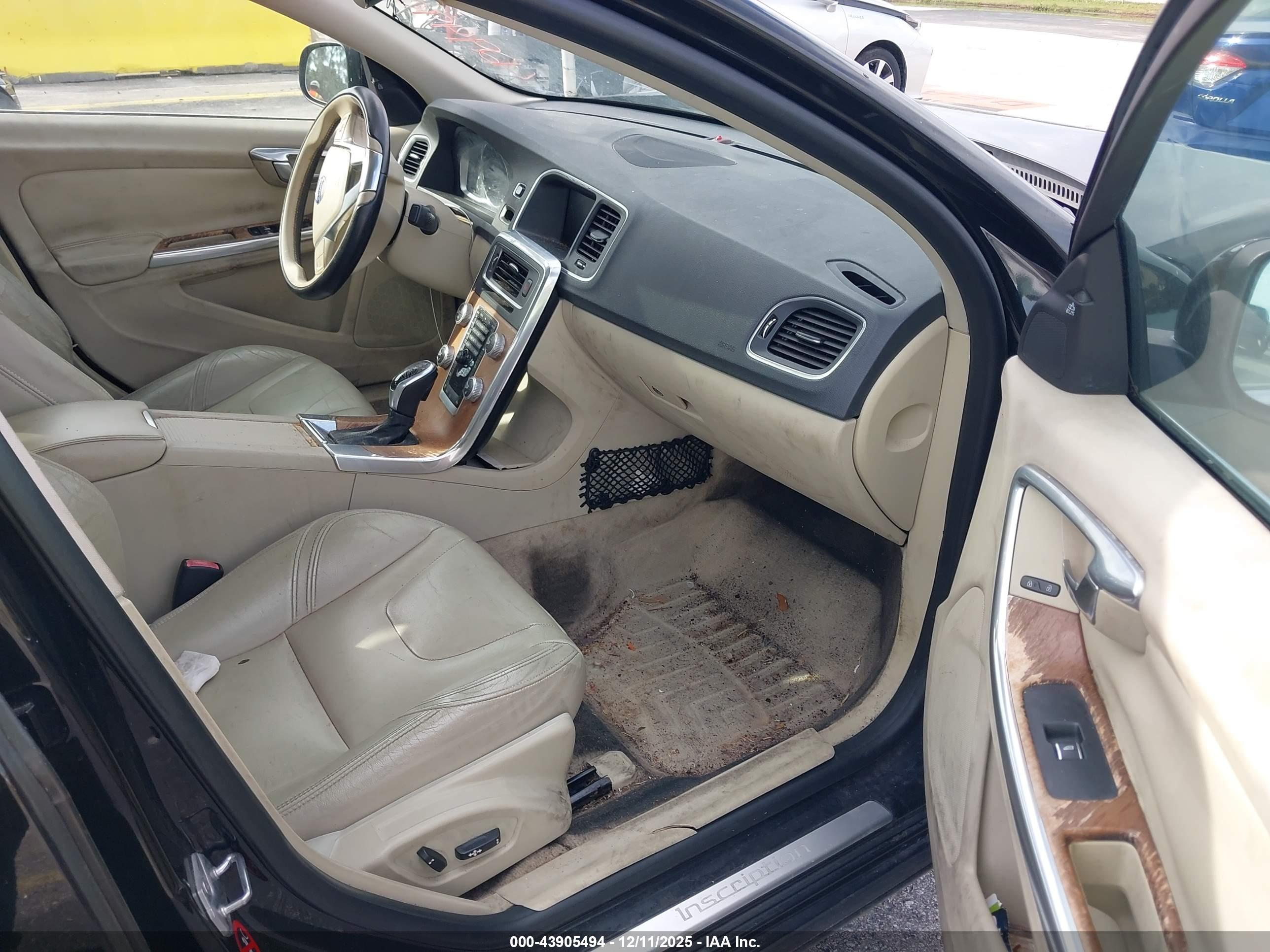 VOLVO S60 image 5