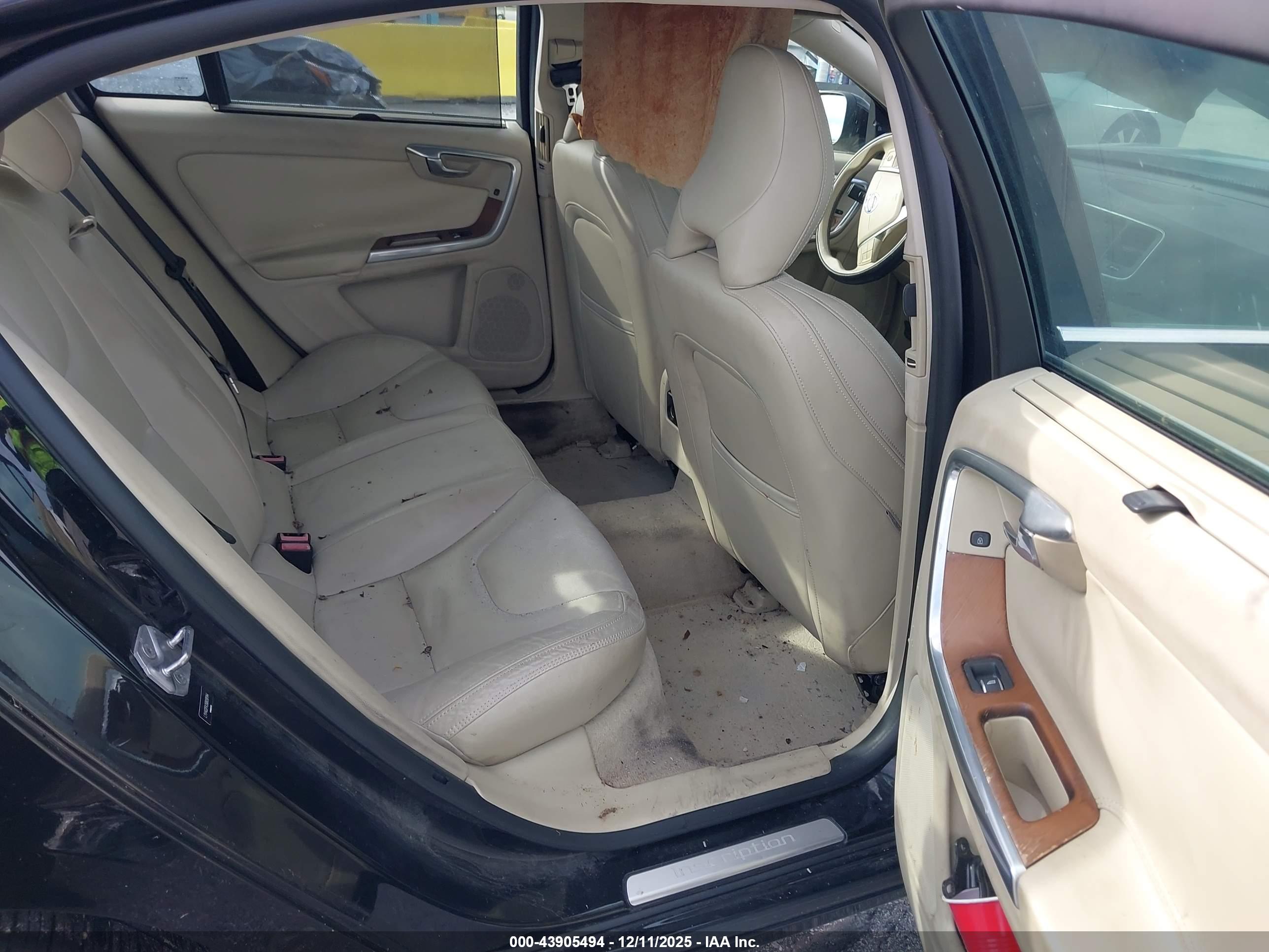 VOLVO S60 image 8