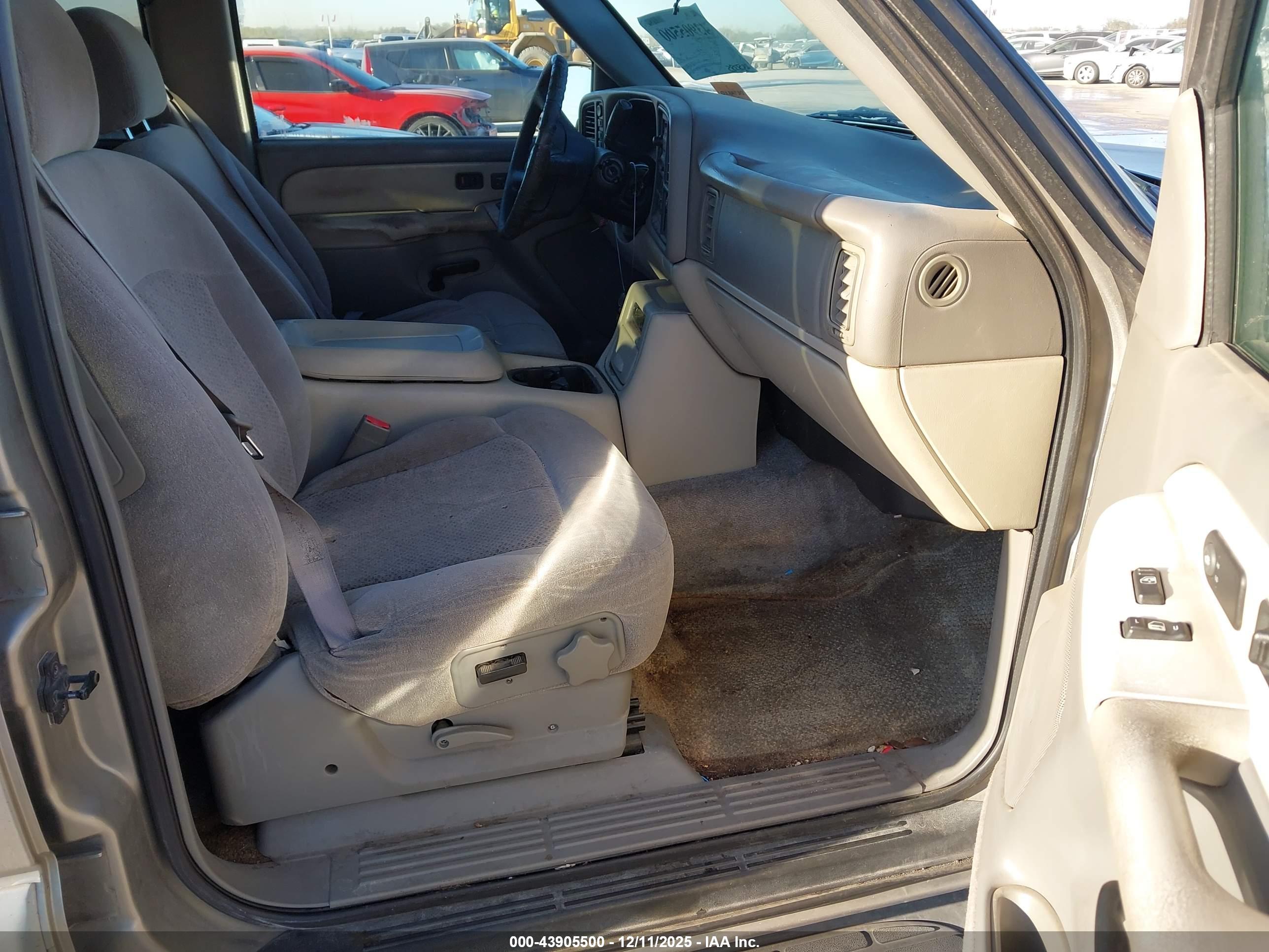 CHEVROLET TAHOE image 5
