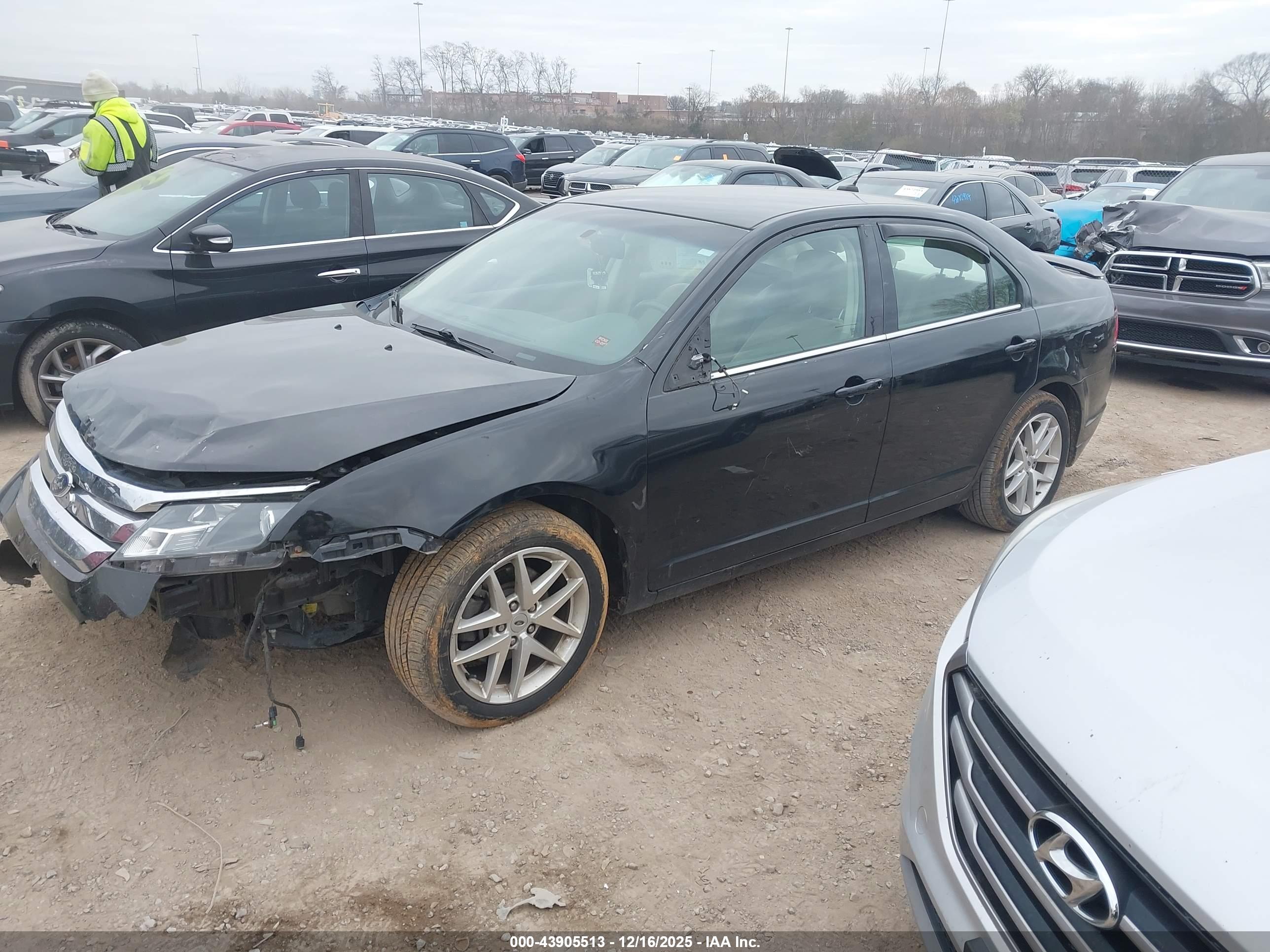 FORD FUSION image 2