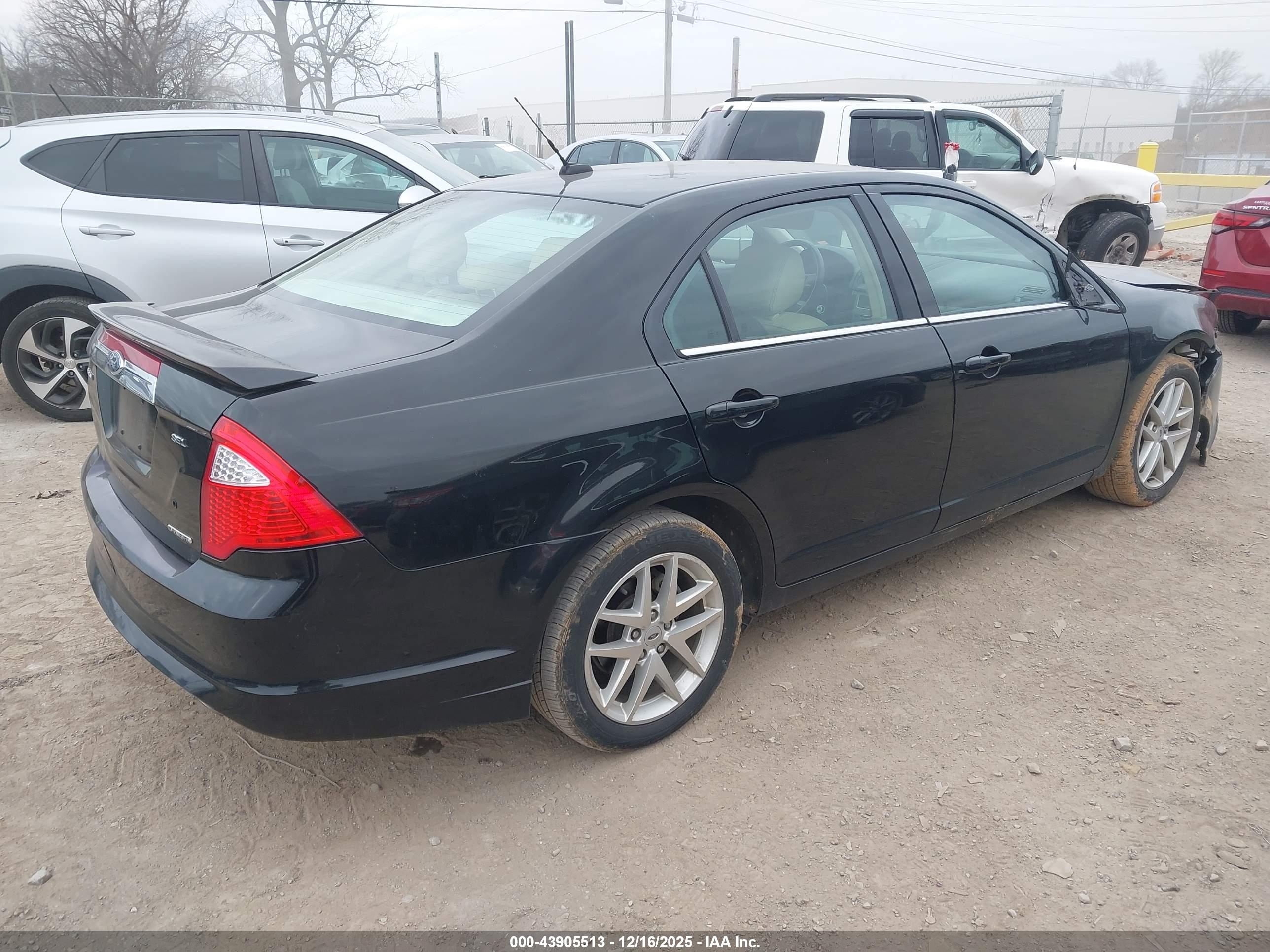 FORD FUSION image 4
