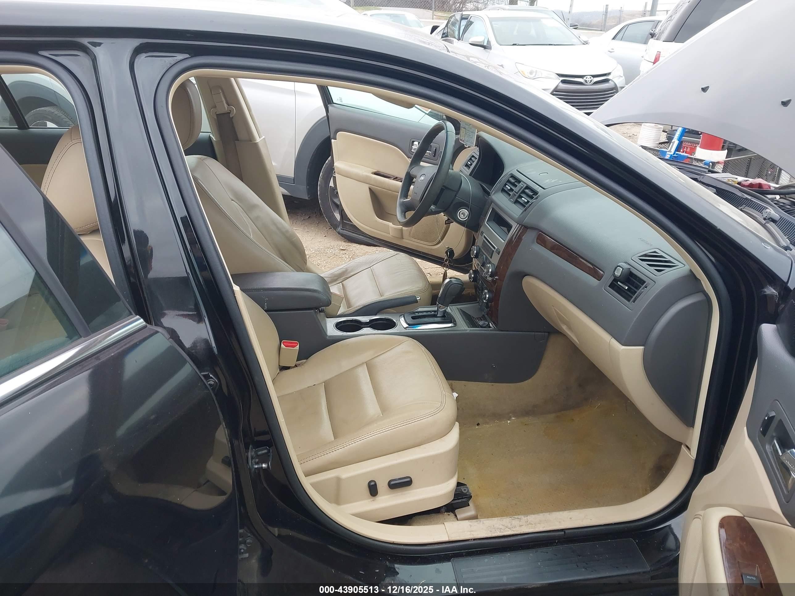 FORD FUSION image 5